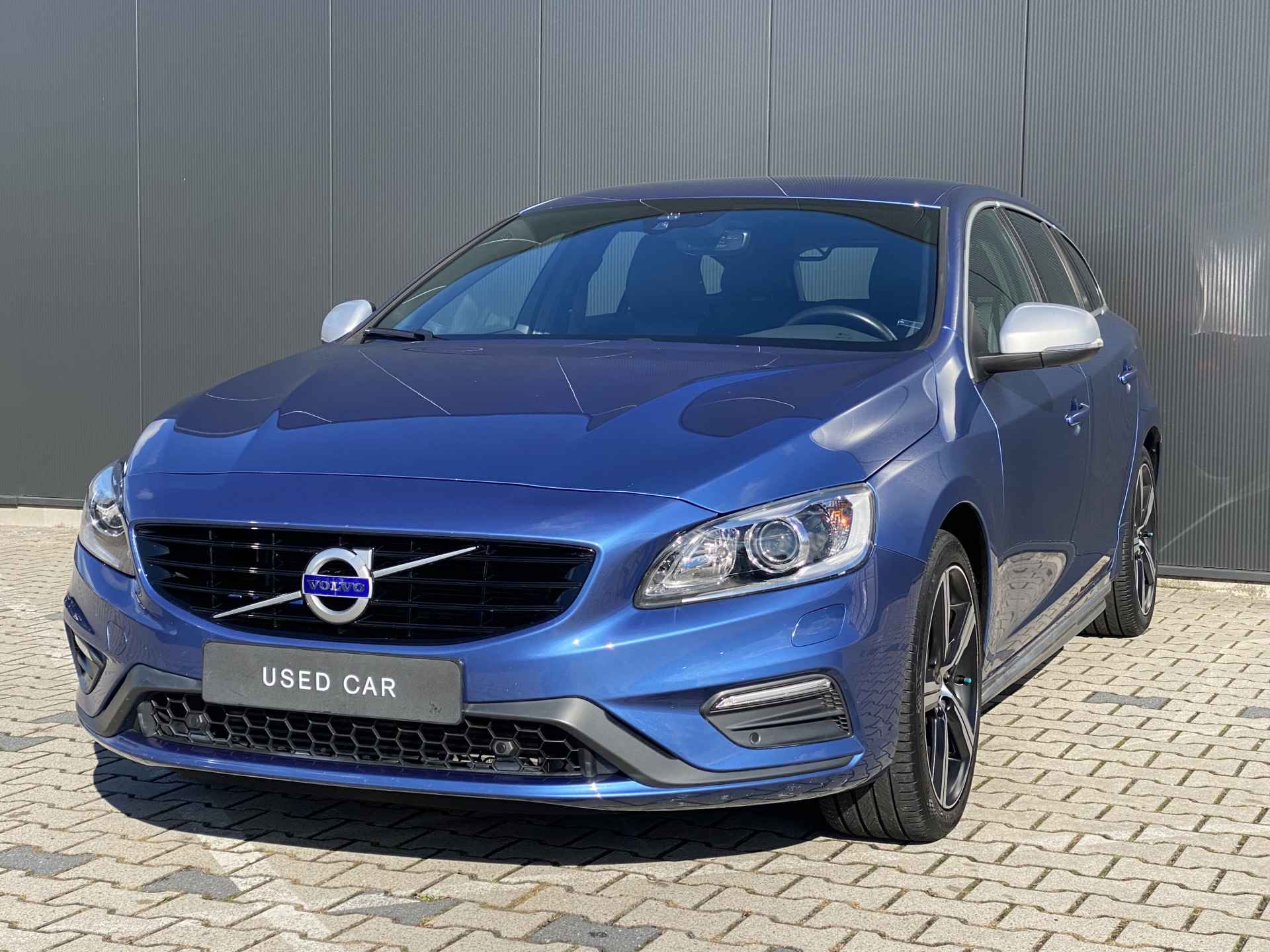 Volvo V60 2.0 T4 Business Sport R-Design | Bi-Xenon | Trekhaak | Stoelverwarming | Standkachel | Camera - 33/36