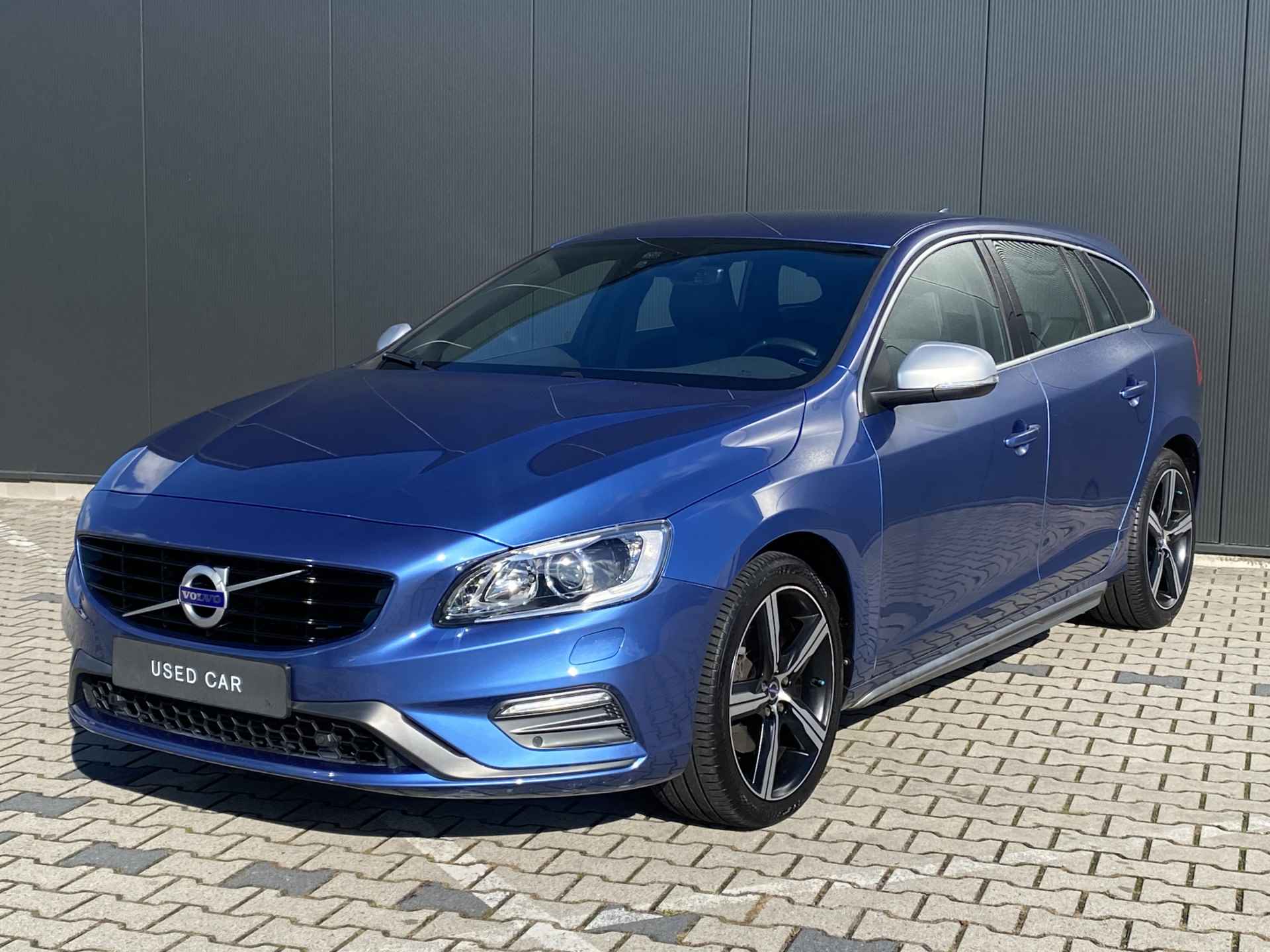 Volvo V60 2.0 T4 Business Sport R-Design | Bi-Xenon | Trekhaak | Stoelverwarming | Standkachel | Camera - 36/36