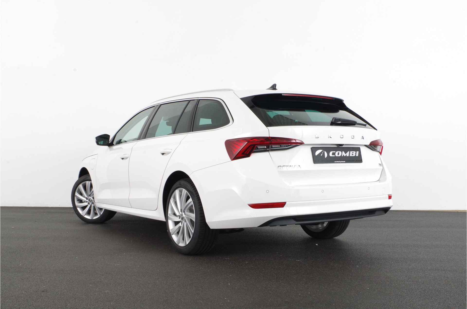 ŠKODA Octavia Combi 1.4 TSI iV PHEV Style > 204pk | 2025 | 18 inch | Camera | op voorraad! Lease ook mogelijk! - 8/24