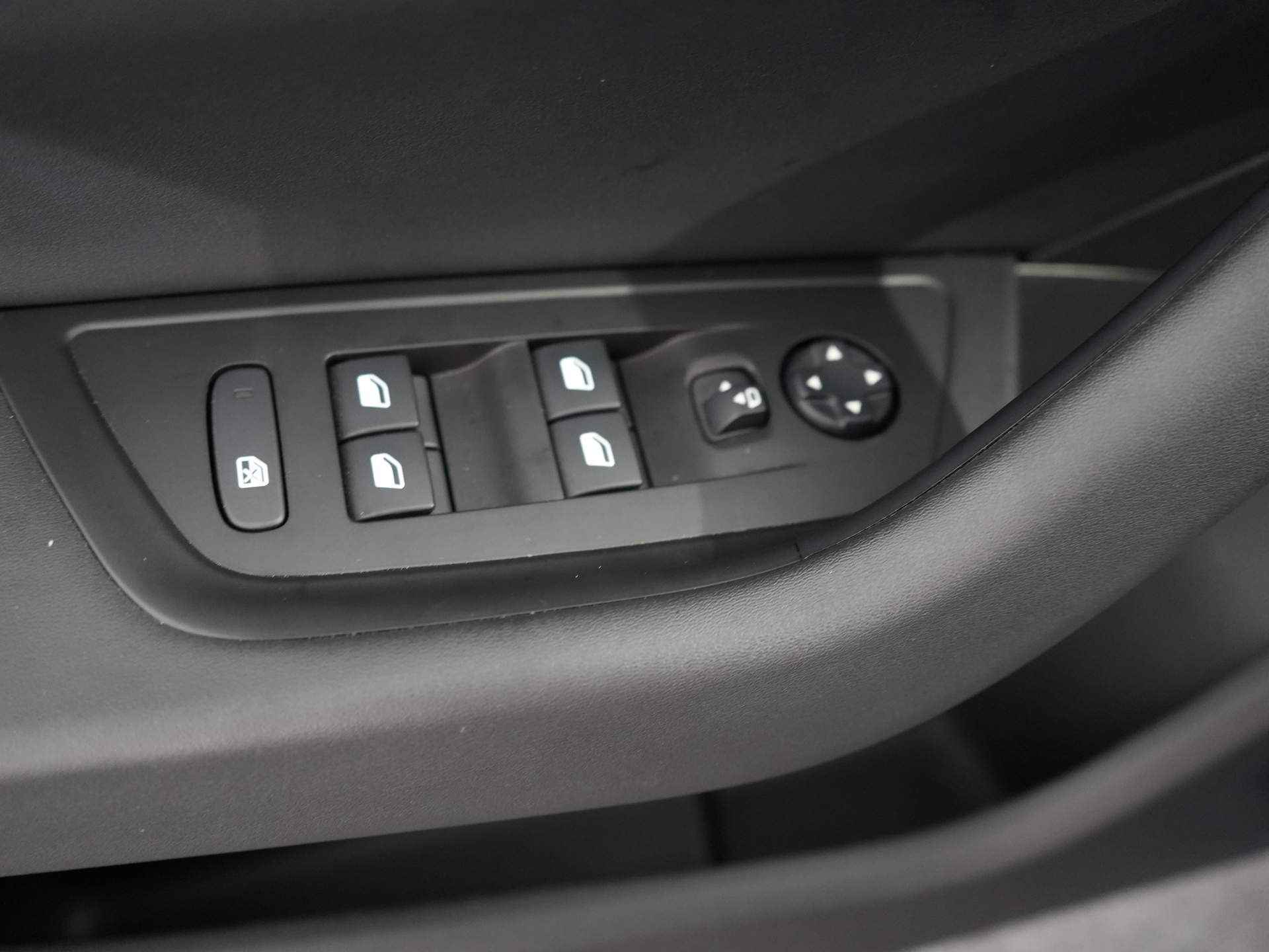 Peugeot 508 SW 1.6 HYbrid Blue Lease Allure | Navigatie | Camera | Climate control | Sensoren V+A | Lichtmetalen velgen 17" - 23/33