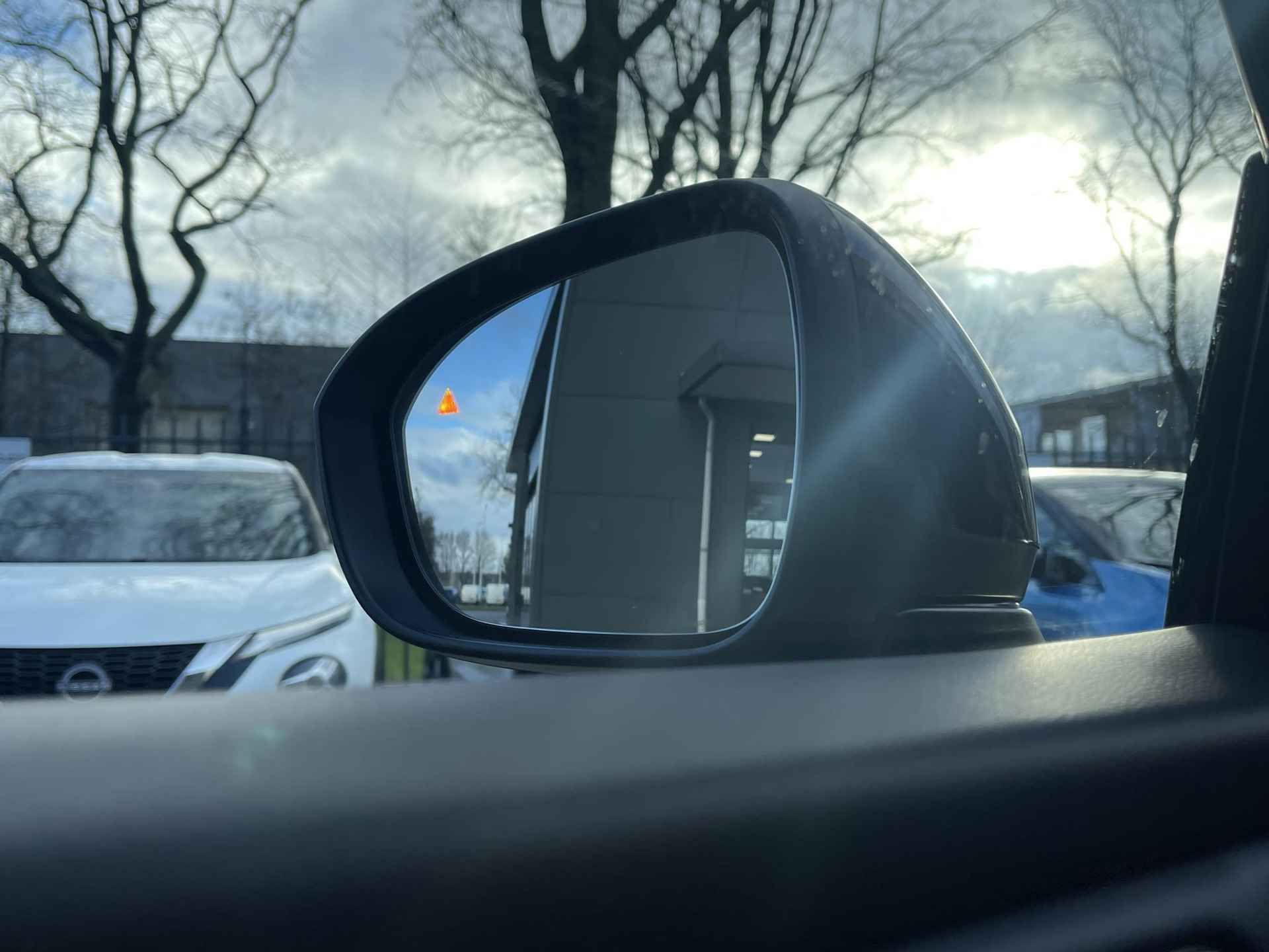 Nissan Qashqai 1.3 MHEV Tekna Design + Cold Pack | Panoramadak | Stuur- + Stoelverwarming | Head-Up Display | Elek. Achterkep | Adapt. Cruise Control | Rijklaarprijs! - 24/30