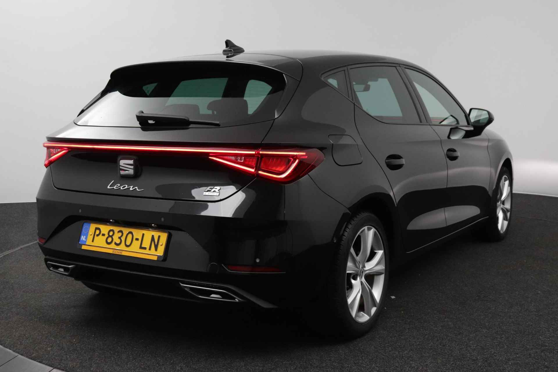 SEAT Leon 1.4 TSI eHybrid PHEV FR Business Intense | Achteruitrijcamera | Stoelverwarming | Trekhaak - 3/58