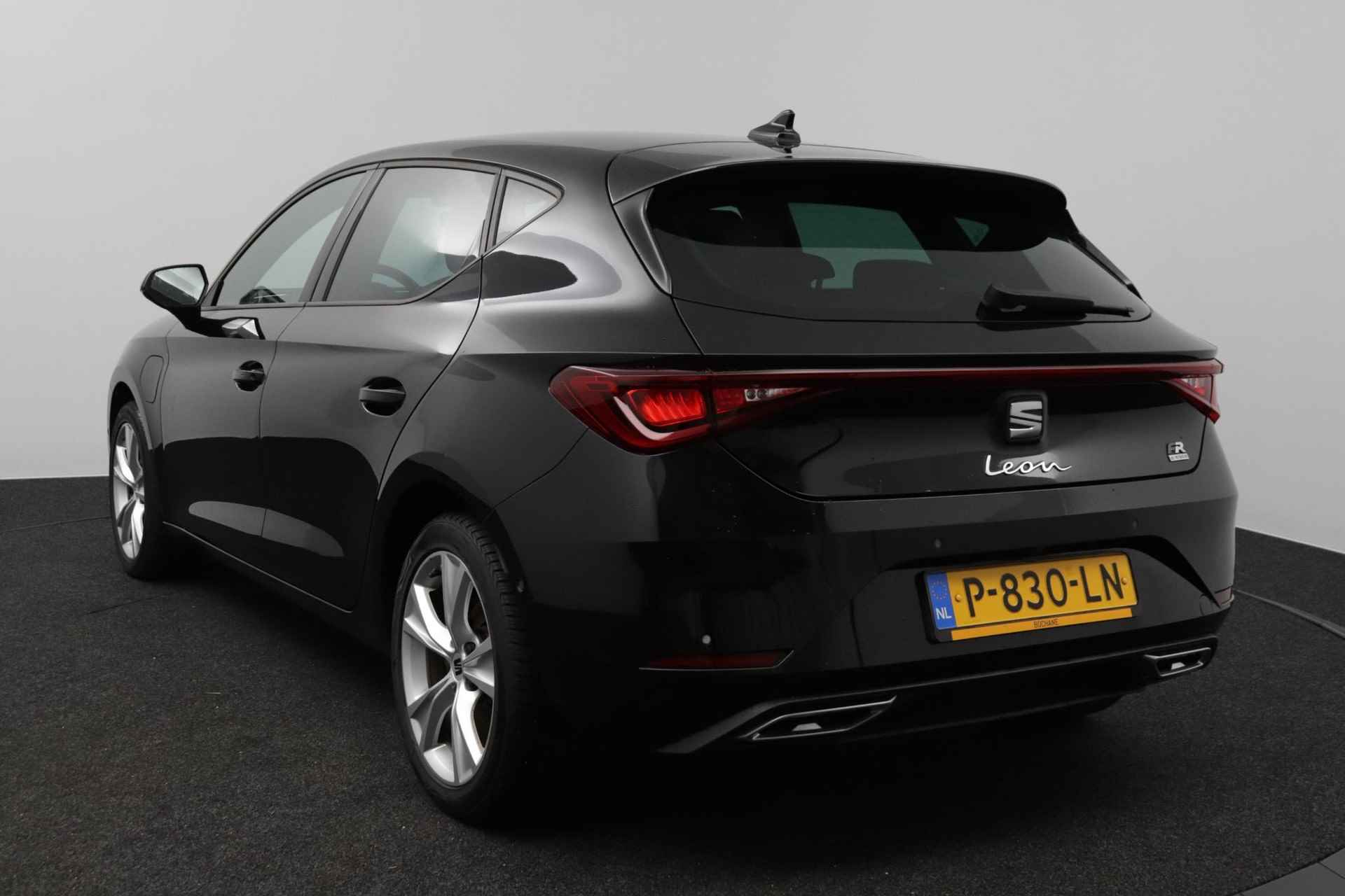 SEAT Leon 1.4 TSI eHybrid PHEV FR Business Intense | Achteruitrijcamera | Stoelverwarming | Trekhaak - 7/58