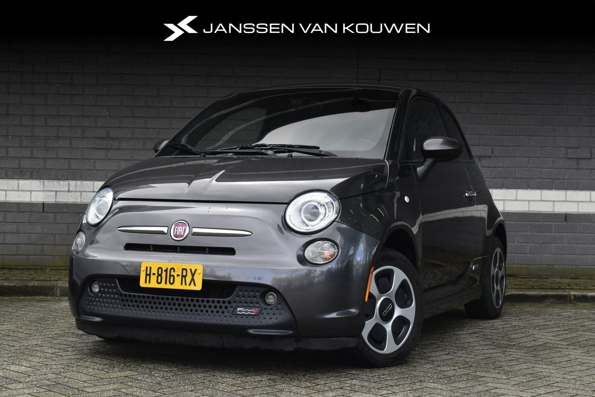 Fiat 500 E 24kwh / Stoelverwarming / Navigatie / Parkeersensoren