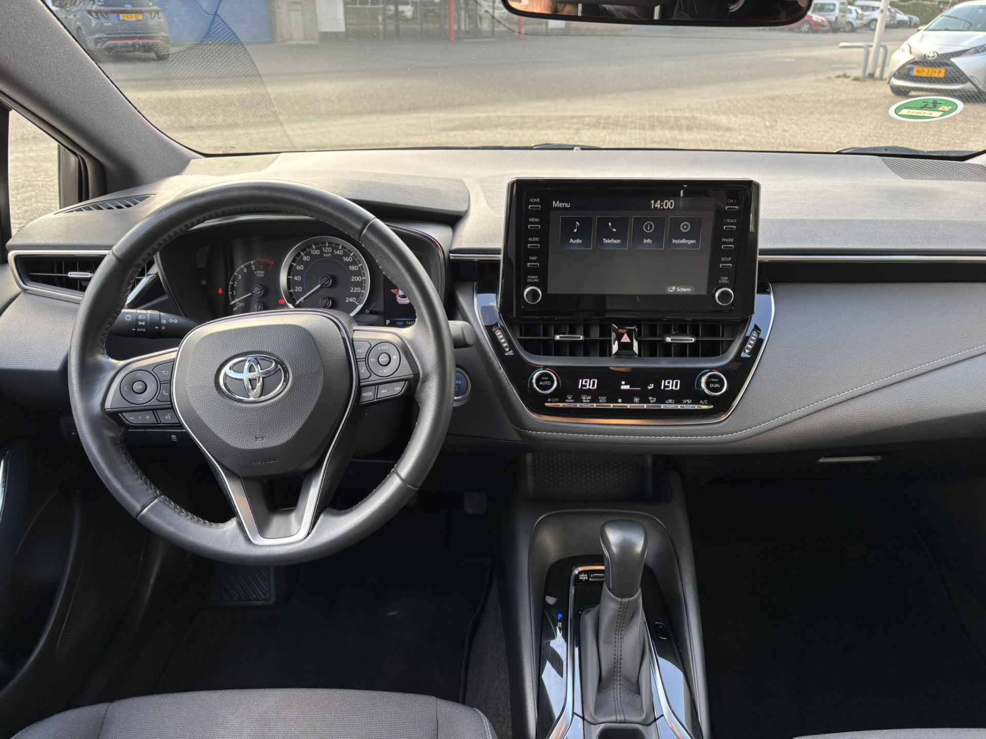 Toyota Corolla Touring Sports 1.8 Hybrid Business / Camera / Adaptive Cruise Control / - 2/37