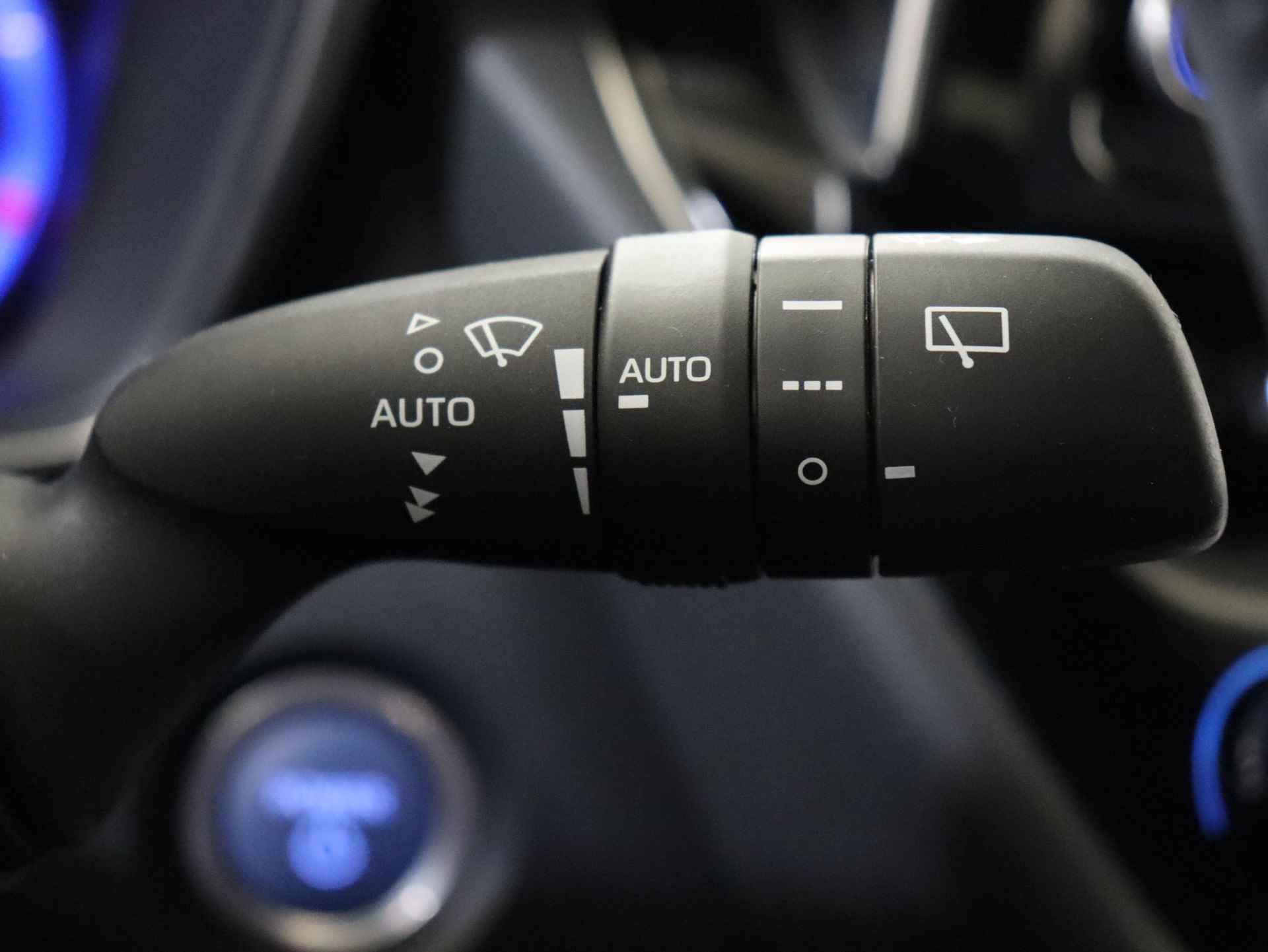Toyota Corolla Touring Sports 1.8 Hybrid Business Plus | Parkeersensoren | BSM | Stuurverwarming | Draadloos opladen | Apple carplay | Android auto | - 26/38