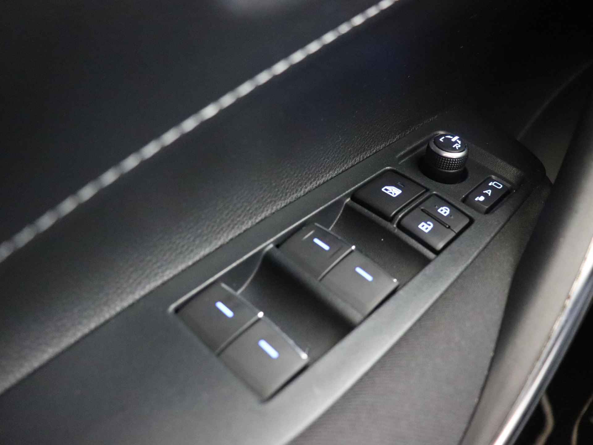 Toyota Corolla Touring Sports 1.8 Hybrid Business Plus | Parkeersensoren | BSM | Stuurverwarming | Draadloos opladen | Apple carplay | Android auto | - 27/38