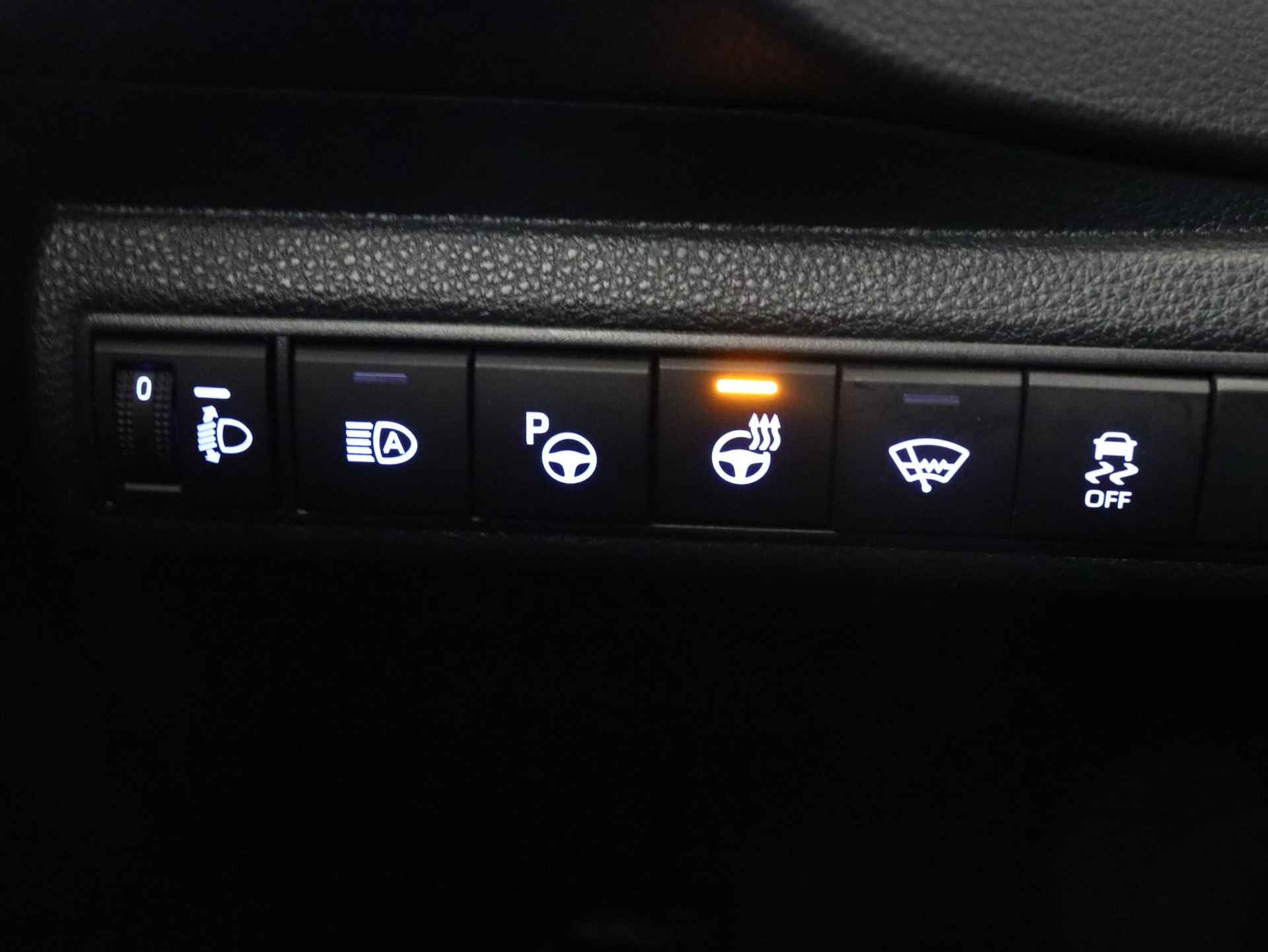 Toyota Corolla Touring Sports 1.8 Hybrid Business Plus | Parkeersensoren | BSM | Stuurverwarming | Draadloos opladen | Apple carplay | Android auto | - 28/38