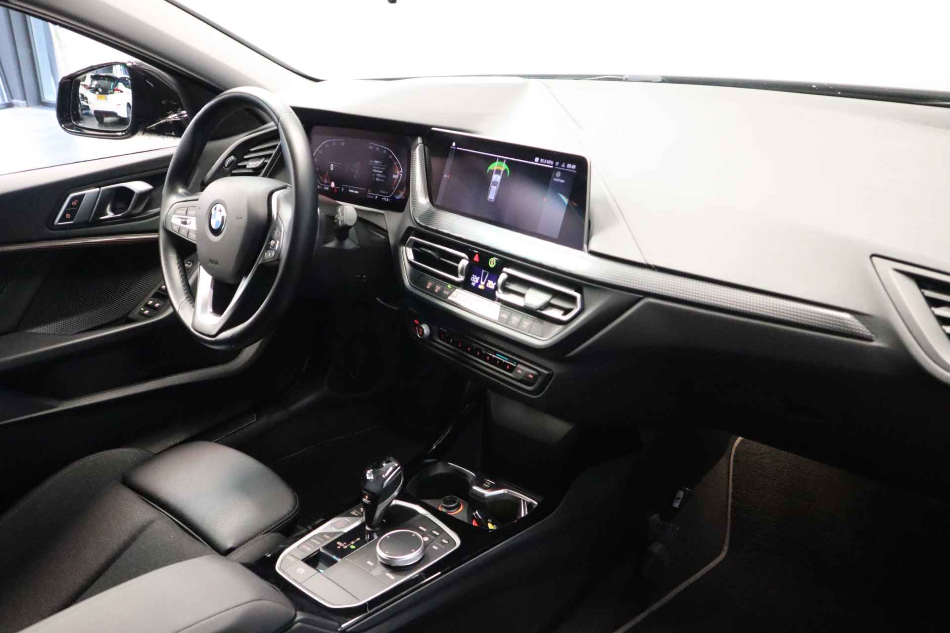 BMW 1-serie 118i Executive Edition 5-deurs Automaat (136pk) Live Cockpit Professional - 21/23