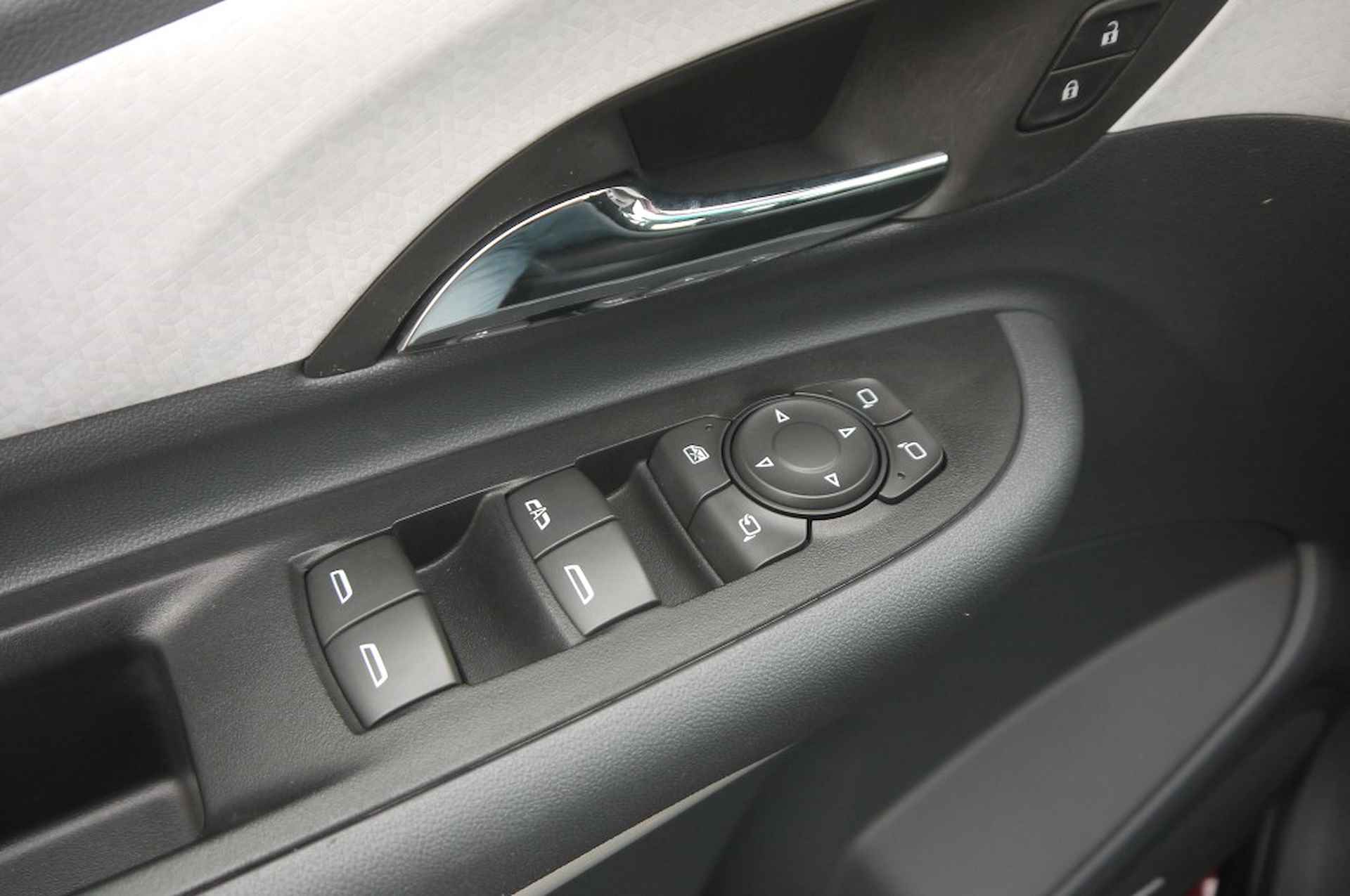 Opel Ampera-E Business executive 60 kWh NL-Auto!! Apple-Carplay I NIEUW ACCUPAKKET -- A.S. ZONDAG OPEN VAN 11.00 T/M 15.30 -- - 27/36