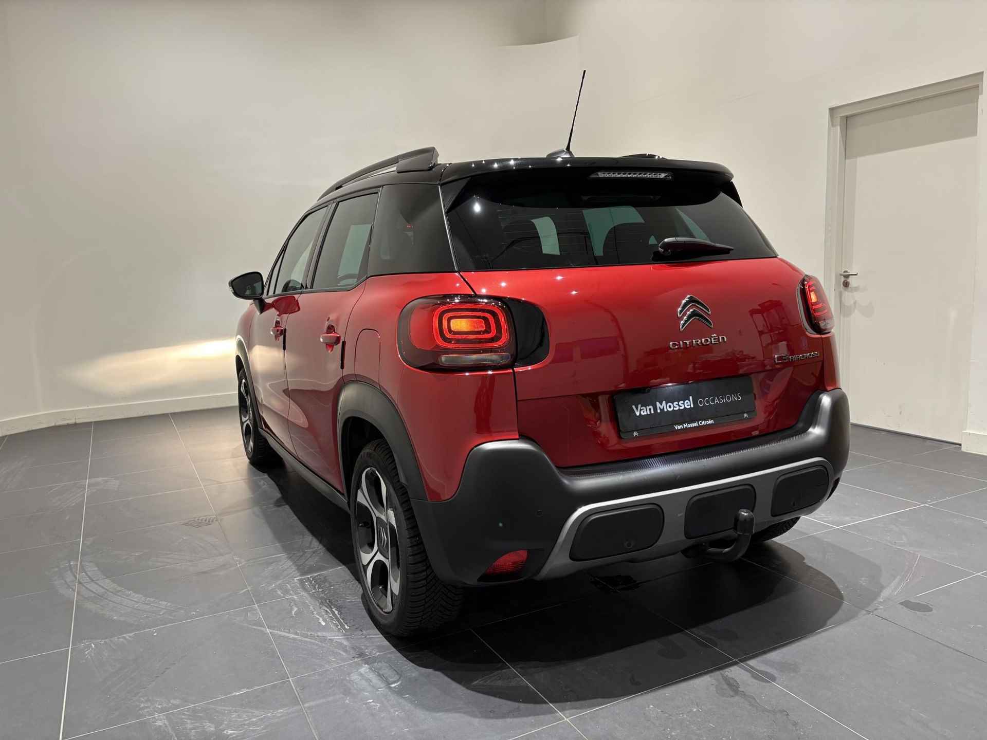 Citroen C3 Aircross 1.2 PureTech S&S Shine l Navigatie l Camera l Trekhaak l Appel carplay & Android auto l Lage kilometerstand! - 7/32