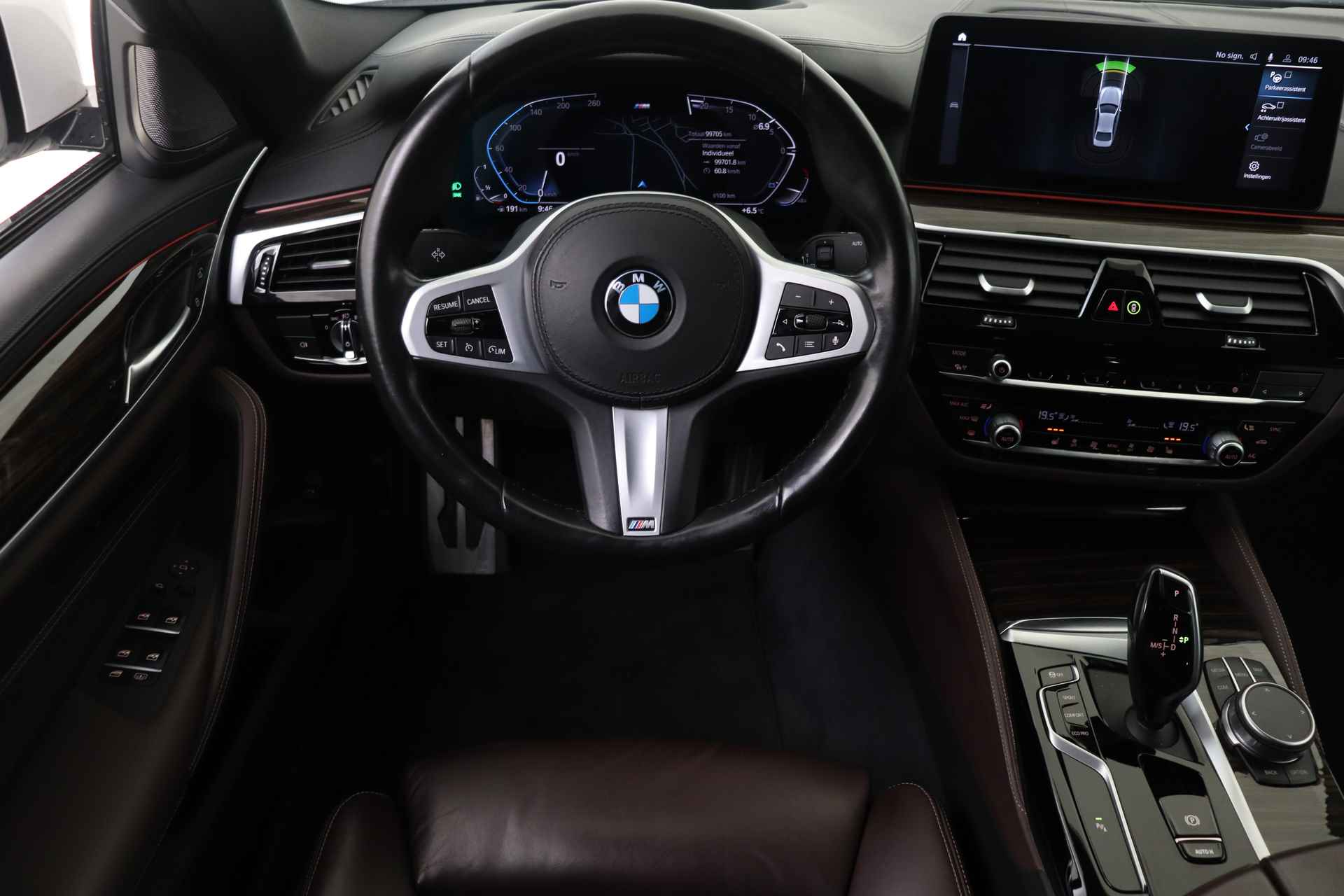 BMW 5 Serie 530i xDrive High Executive M Sport Automaat / Schuif-kanteldak / Trekhaak / Laserlight / Gesture Control / Head-Up / Parking Assistant / Harman Kardon - 25/61