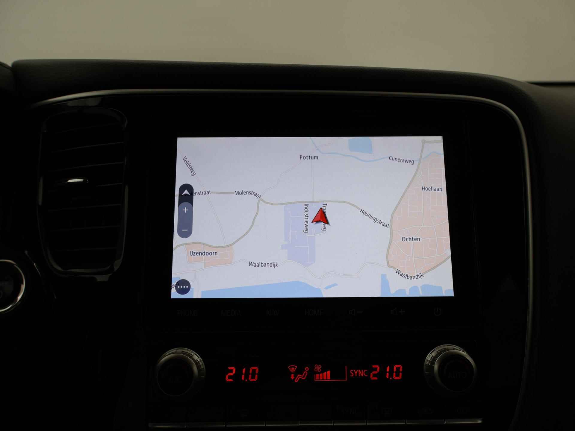 Mitsubishi Outlander 2.4 PHEV 4WD AUT. + TREKHAAK | CAMERA | LED | STOELVERW. | APPLE CARPLAY | NAVIGATIE - 13/62