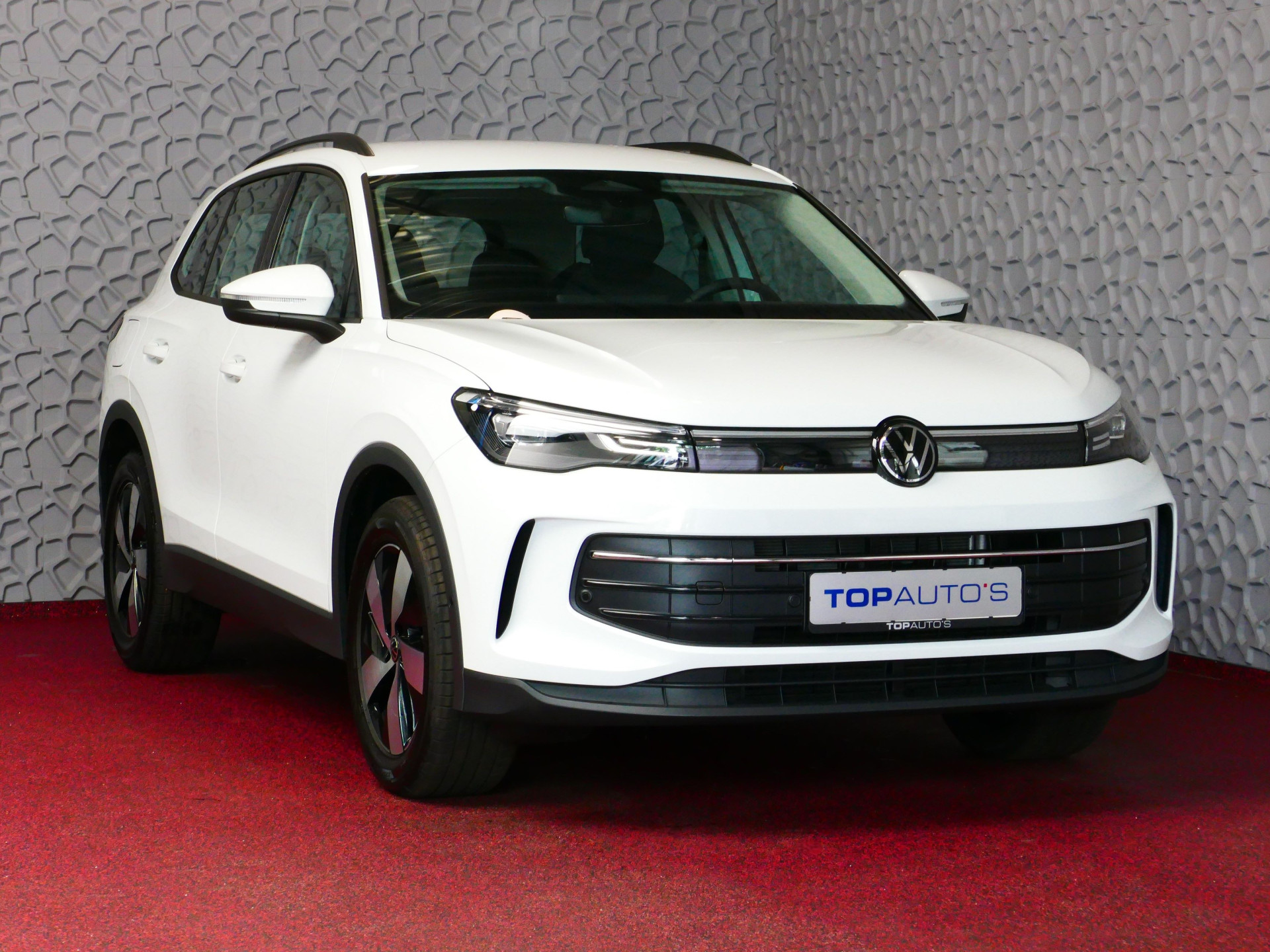 Volkswagen Tiguan 1.5 eTSI ✅NIEUWE AUTO✅ 150 LIFE EDTION NAVI CAMERA TREKHAAK STOEL/STUUR VERW. COMF.STOEL AMBIENTE LED 3/2024! 70 BIJNA NIEUWE VOLKSWAGEN'S UIT VOORRAAD LEVERBAAR