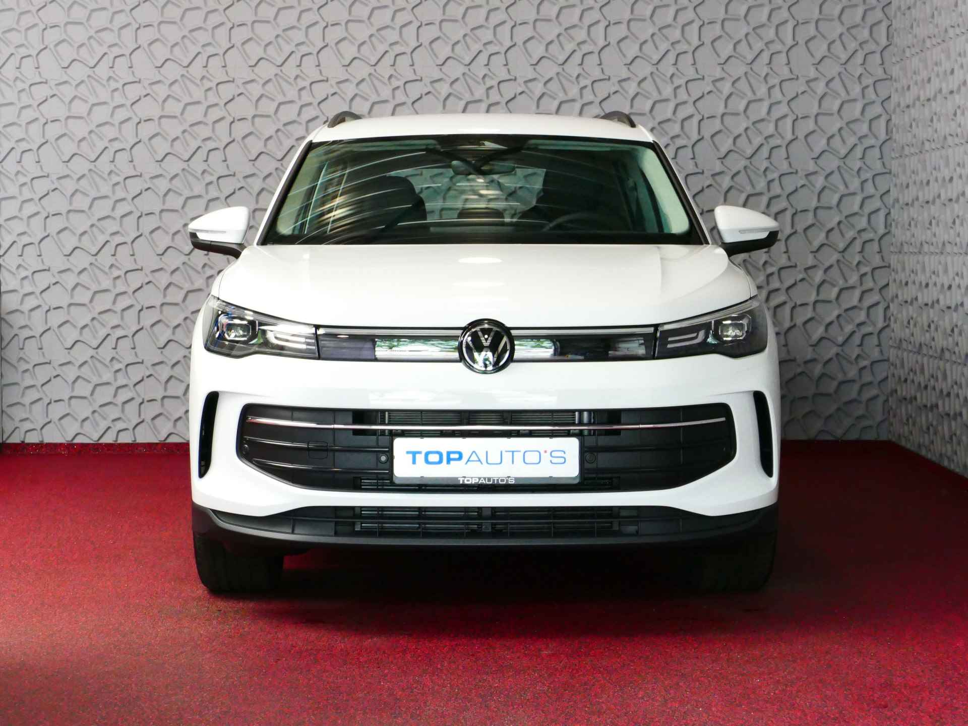 Volkswagen Tiguan 1.5 eTSI ✅NIEUWE AUTO✅ 150 LIFE EDTION NAVI CAMERA TREKHAAK STOEL/STUUR VERW. COMF.STOEL AMBIENTE LED 3/2024! 70 BIJNA NIEUWE VOLKSWAGEN'S UIT VOORRAAD LEVERBAAR - 6/89