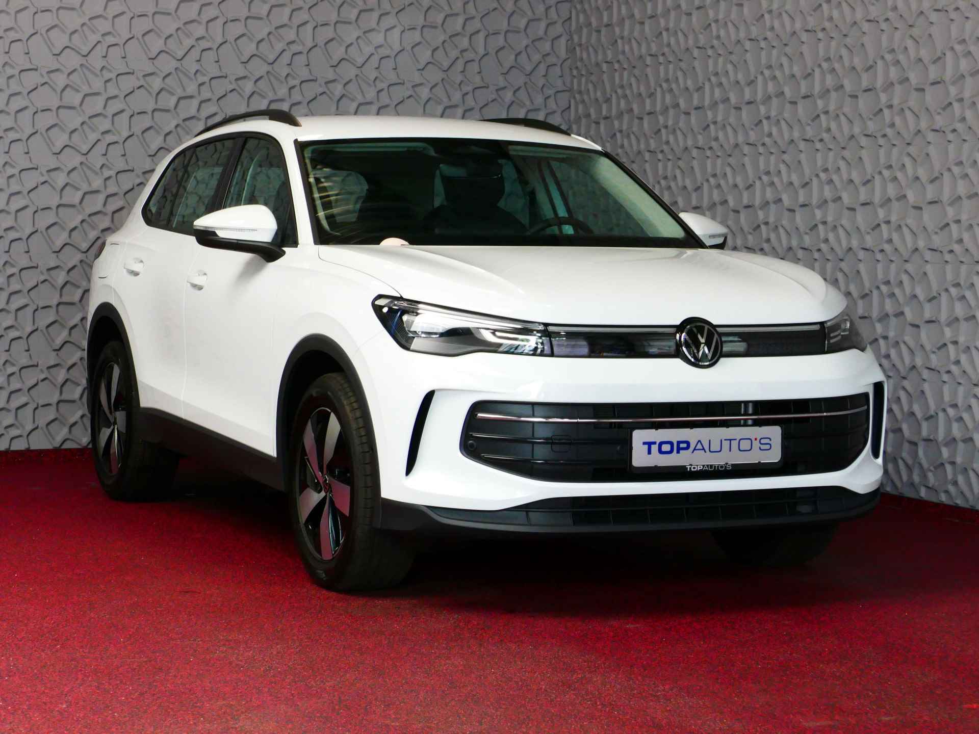 Volkswagen Tiguan 1.5 eTSI ✅NIEUWE AUTO✅ 150 LIFE EDTION NAVI CAMERA TREKHAAK STOEL/STUUR VERW. COMF.STOEL AMBIENTE LED 3/2024! 70 BIJNA NIEUWE VOLKSWAGEN'S UIT VOORRAAD LEVERBAAR - 61/89