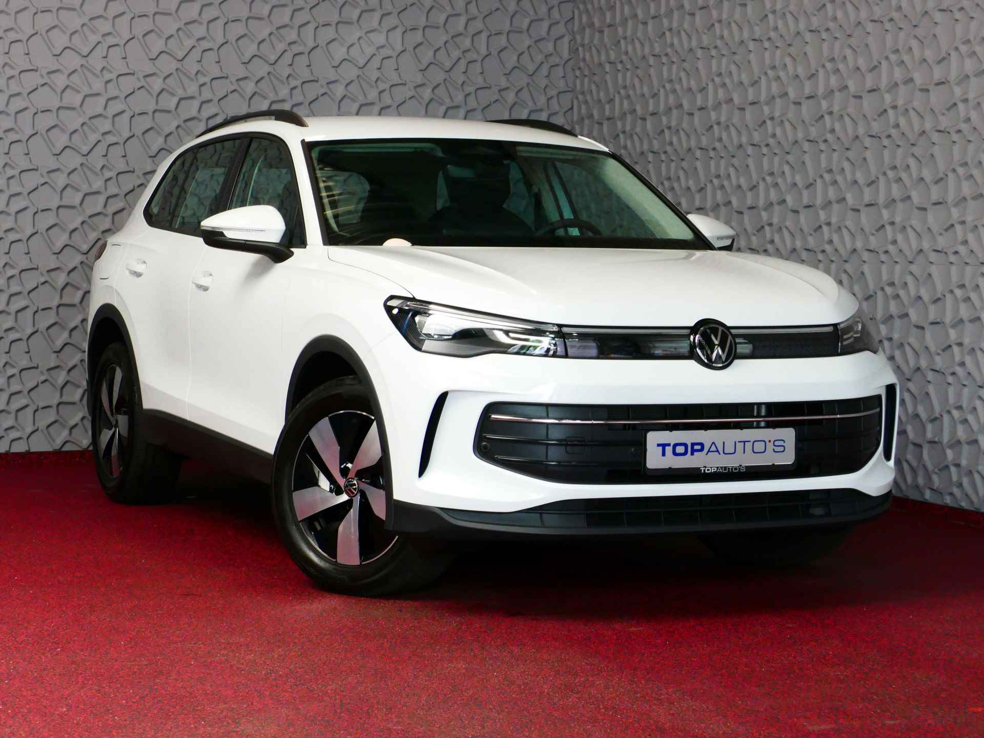 Volkswagen Tiguan 1.5 eTSI ✅NIEUWE AUTO✅ 150 LIFE EDTION NAVI CAMERA TREKHAAK STOEL/STUUR VERW. COMF.STOEL AMBIENTE LED 3/2024! 70 BIJNA NIEUWE VOLKSWAGEN'S UIT VOORRAAD LEVERBAAR - 64/89