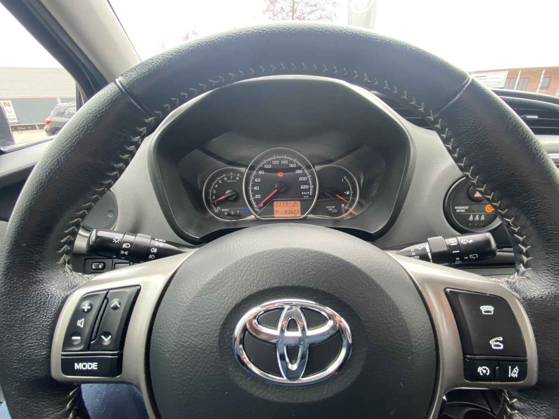 Toyota Yaris 1.3 VVT-i Trend Navigatie & Camera - 11/27