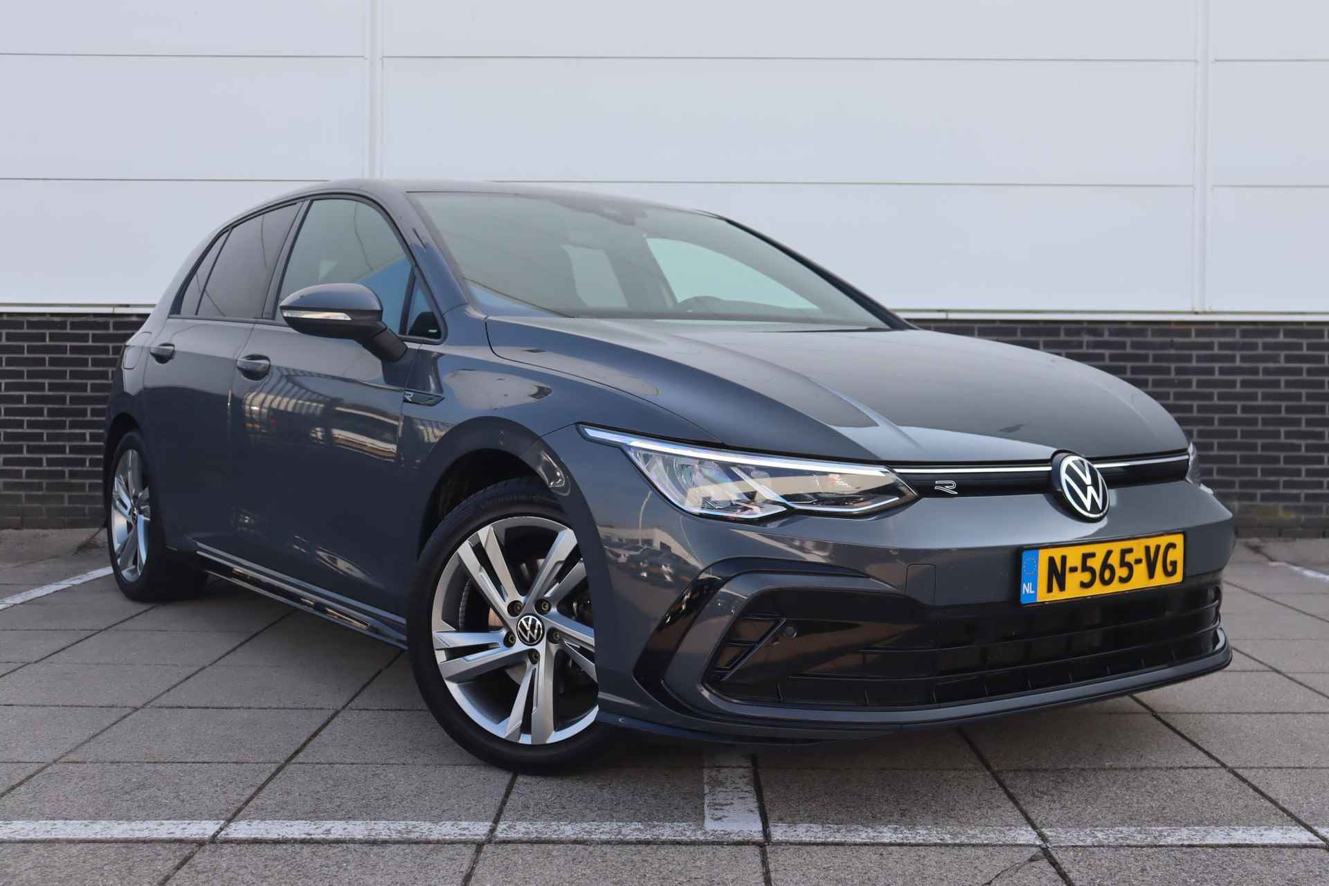 Volkswagen Golf 1.5 eTSI R-Line Business 150pk Navi Stuur/Stoelverwarming Dolphin Grey - 4/43