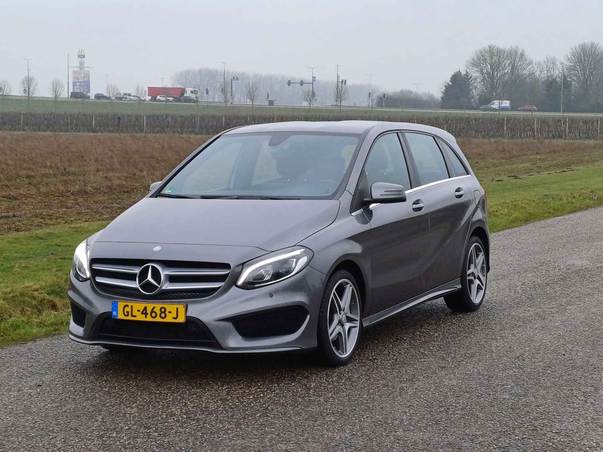 Mercedes-Benz B-Klasse 180 Ambition /AMG-Line/LED/Navi/Clima/Cruise/NL/Nieuwstaat/ - 4/45