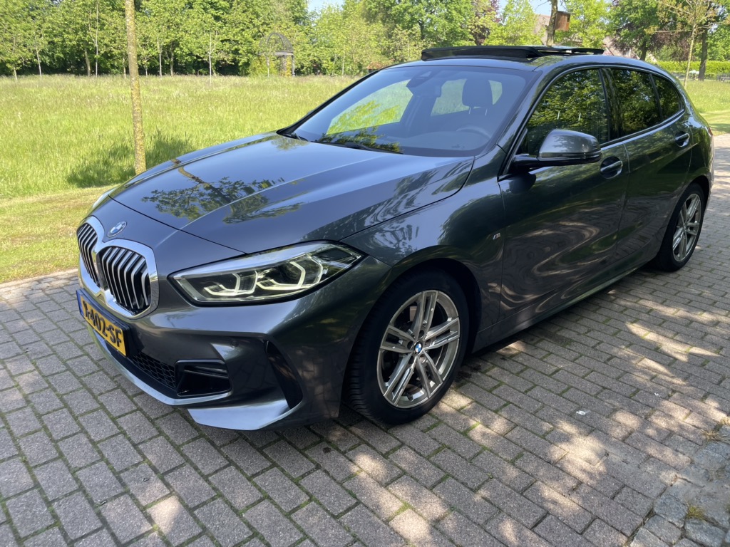 BMW 1-serie 118i High Executive M-Sport Panoramadak, Winterpakket