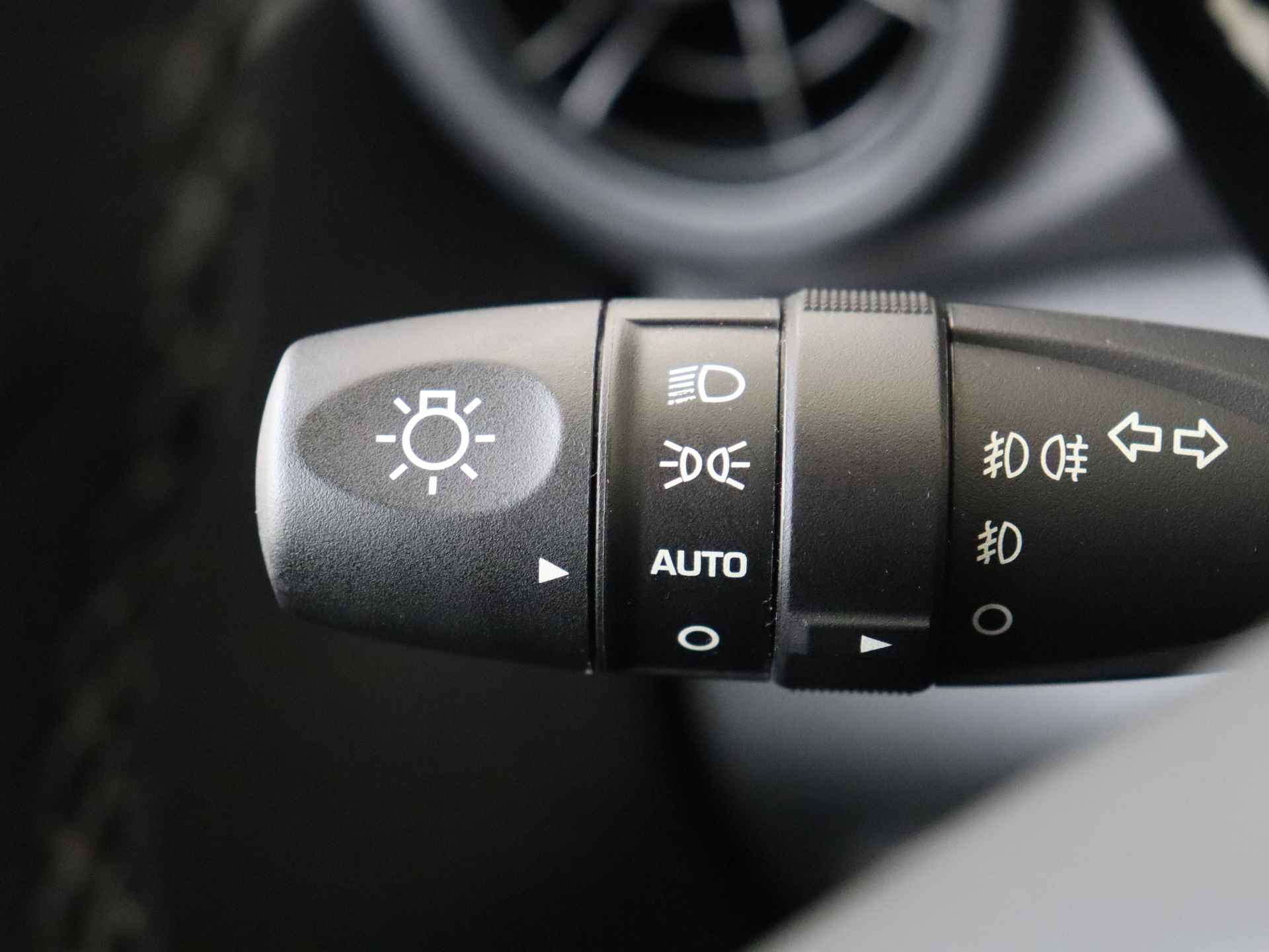 Hyundai i10 1.0 Comfort | Navigatie | Camera | Apple Carplay | Two Tone - 28/39