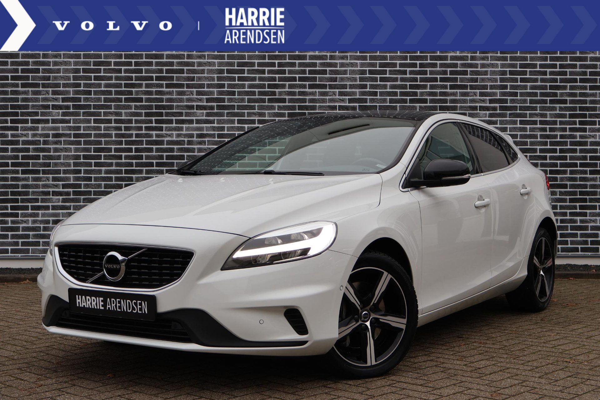 Volvo V40 1.5 T3 Polar+ Sport Automaat | Stoelverwarming | Navigatie | Panoramadak