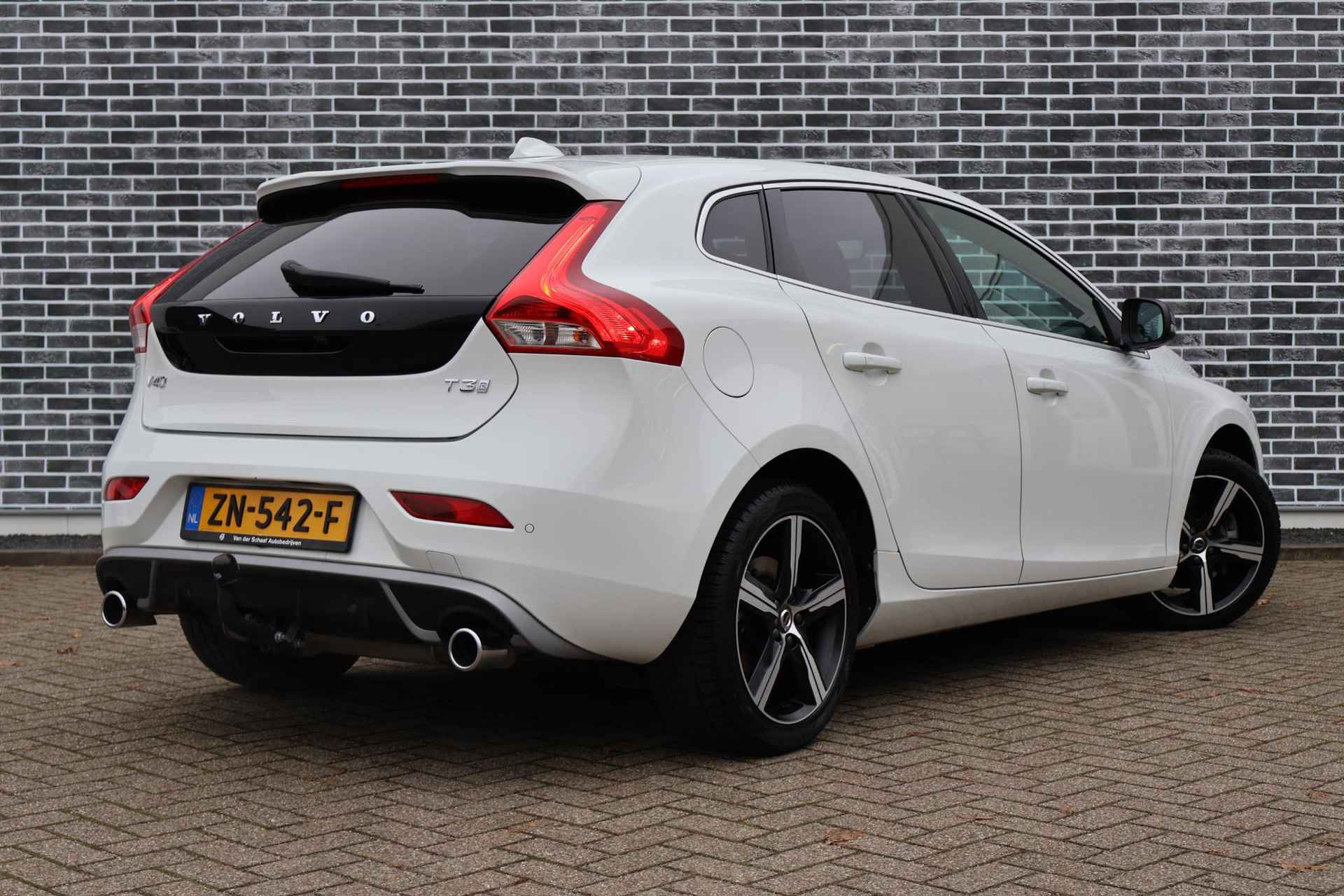 Volvo V40 1.5 T3 Polar+ Sport Automaat | Stoelverwarming | Navigatie | Panoramadak - 5/22