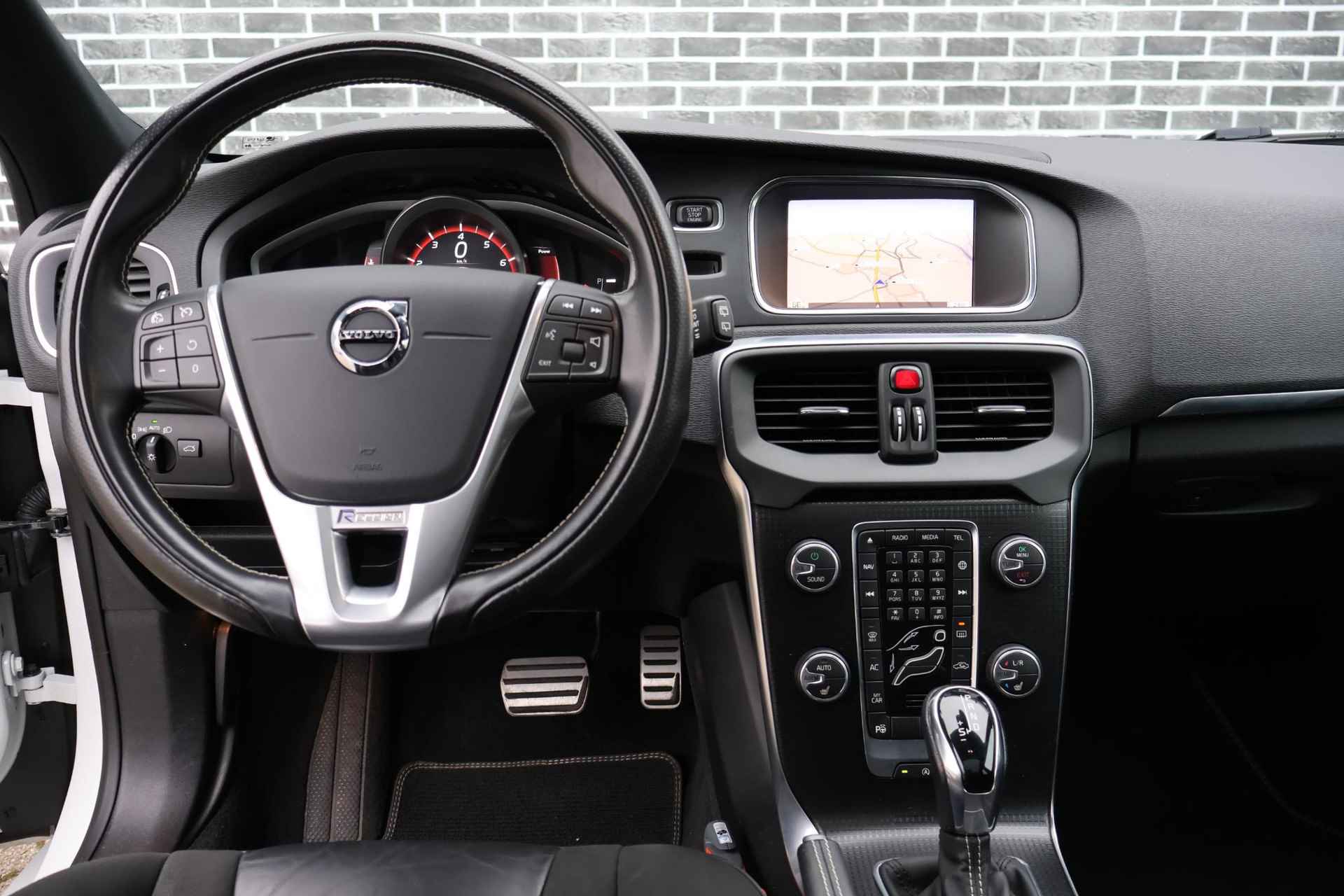 Volvo V40 1.5 T3 Polar+ Sport Automaat | Stoelverwarming | Navigatie | Panoramadak - 21/22