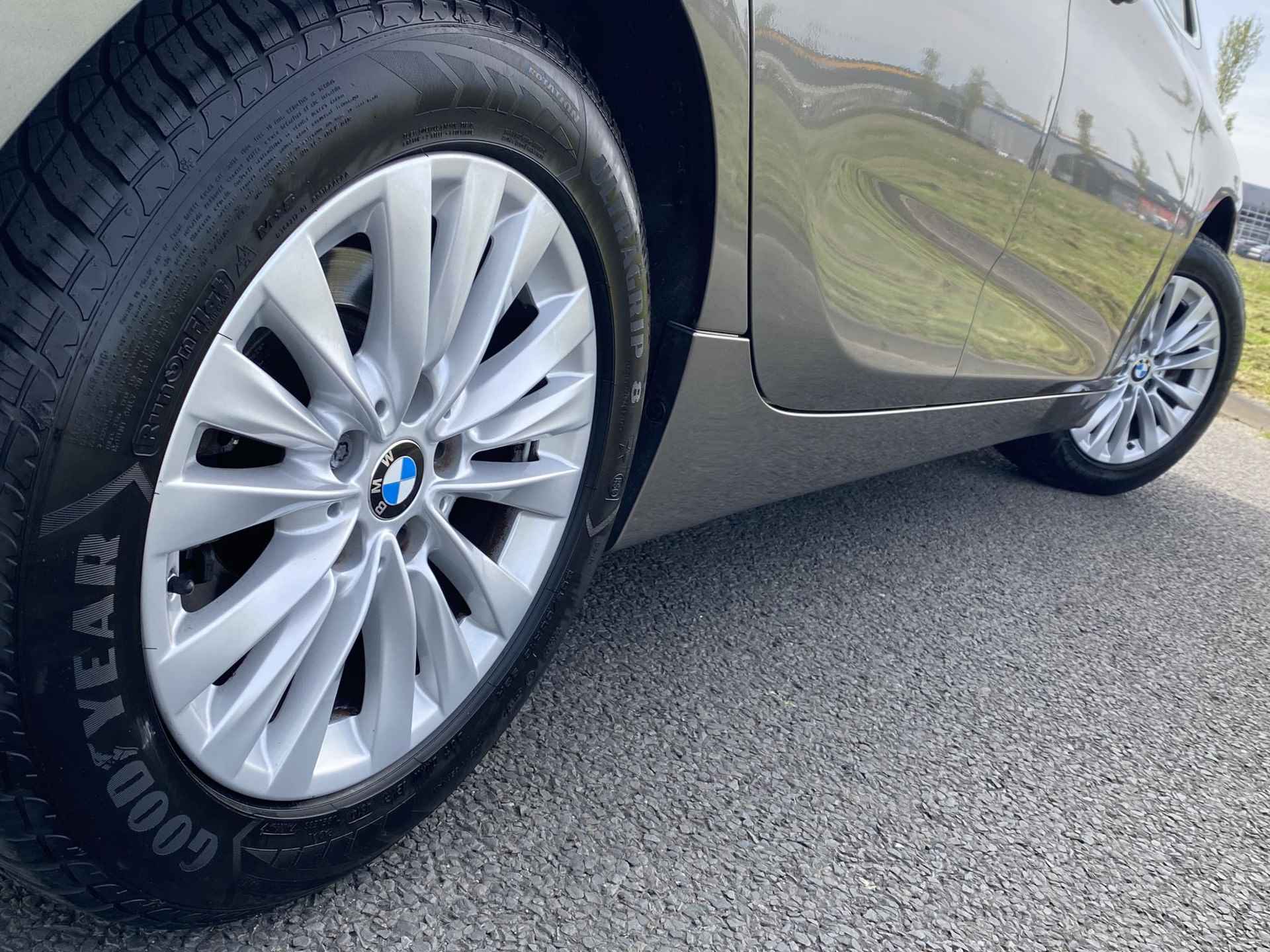 BMW 2-serie Active Tourer 220i High Executive | CruiseControl | HUD | LED | Navigatie | PDC V + A | Panoramadak | El.e achterklep | Sportstoelen | Climate Control | Lederen bekleding | - 7/36