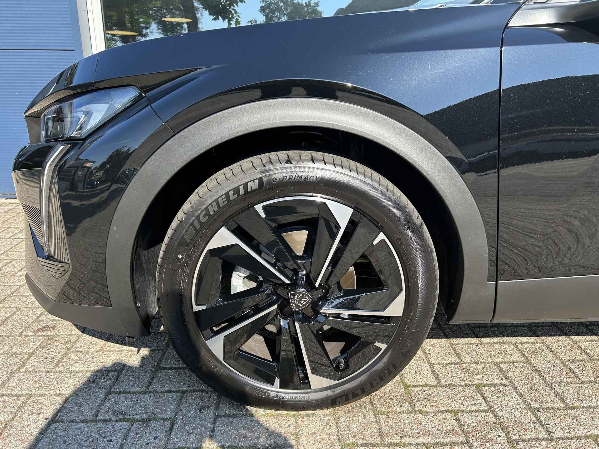 Peugeot 408 1.2 Turbo Allure 130 PK EAT8 Automaat | 2024 Auto | Navigatie | AGR Comfortstoel | 19 Inch Lichtmetalen Velgen | Stoelverwarming | Camera | Climate Control | LED Verlichting | Keyless Entry | - 31/43