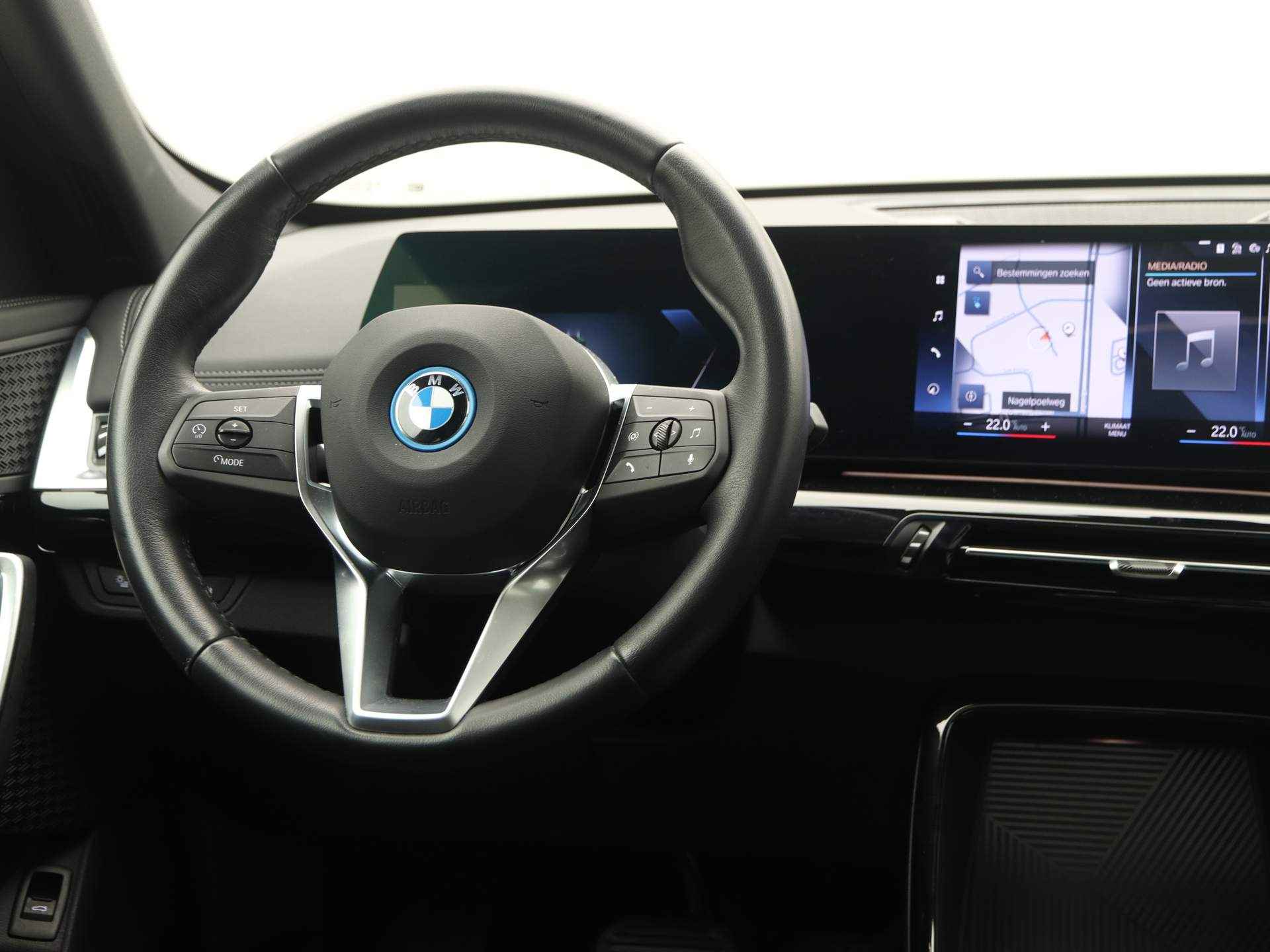 BMW iX1 xDrive30 Launch Edition 67 kWh - 3/27