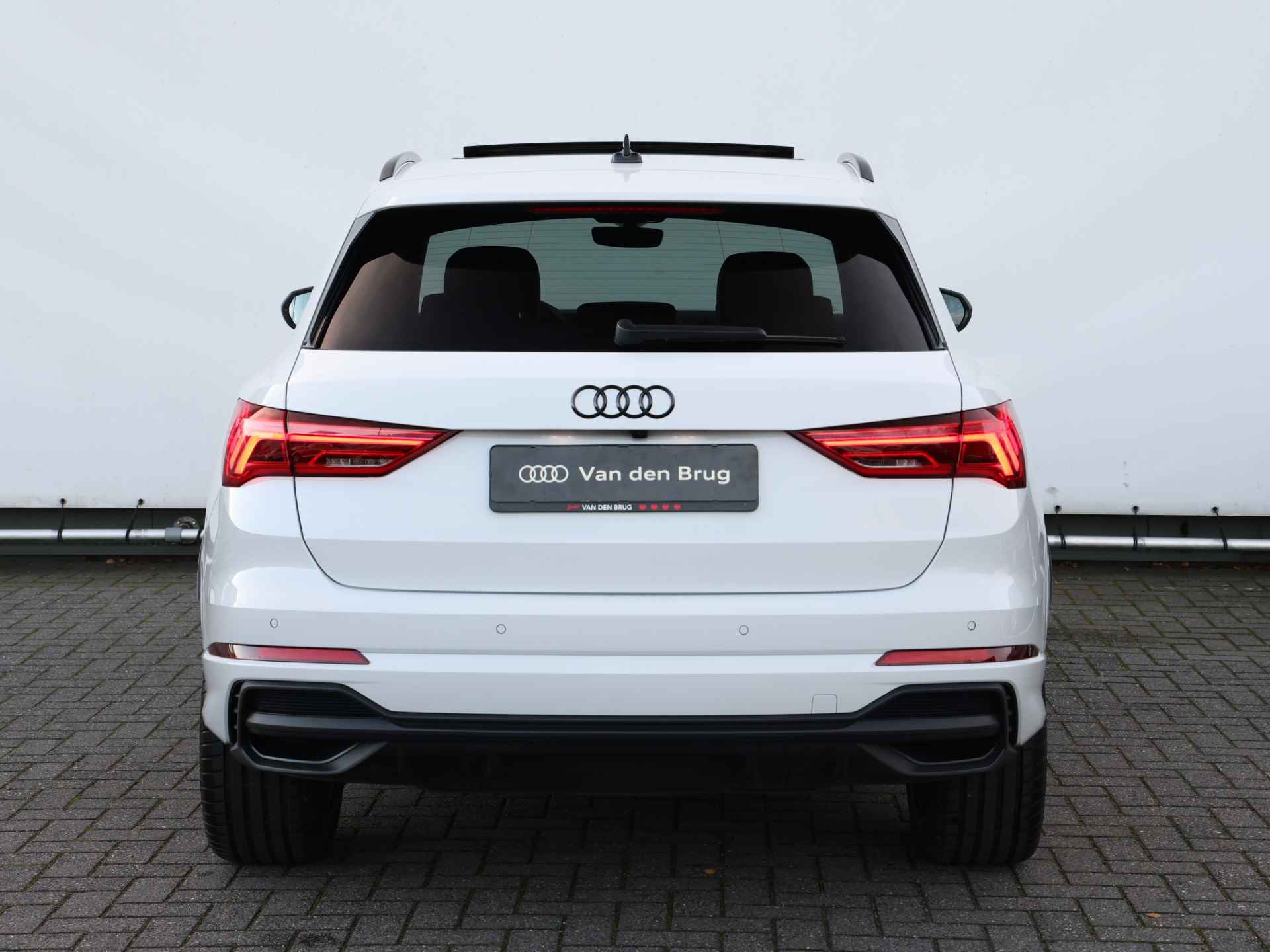 Audi Q3 45 TFSI e S edition 245pk | Pano | SONOS | 360° camera | Elek. stoelen | Rood stiksel | 20" Velgen | Keyless | Adaptive Cruise | Dodehoekdetectie | Trekhaak | Stoelverwarming - 6/58