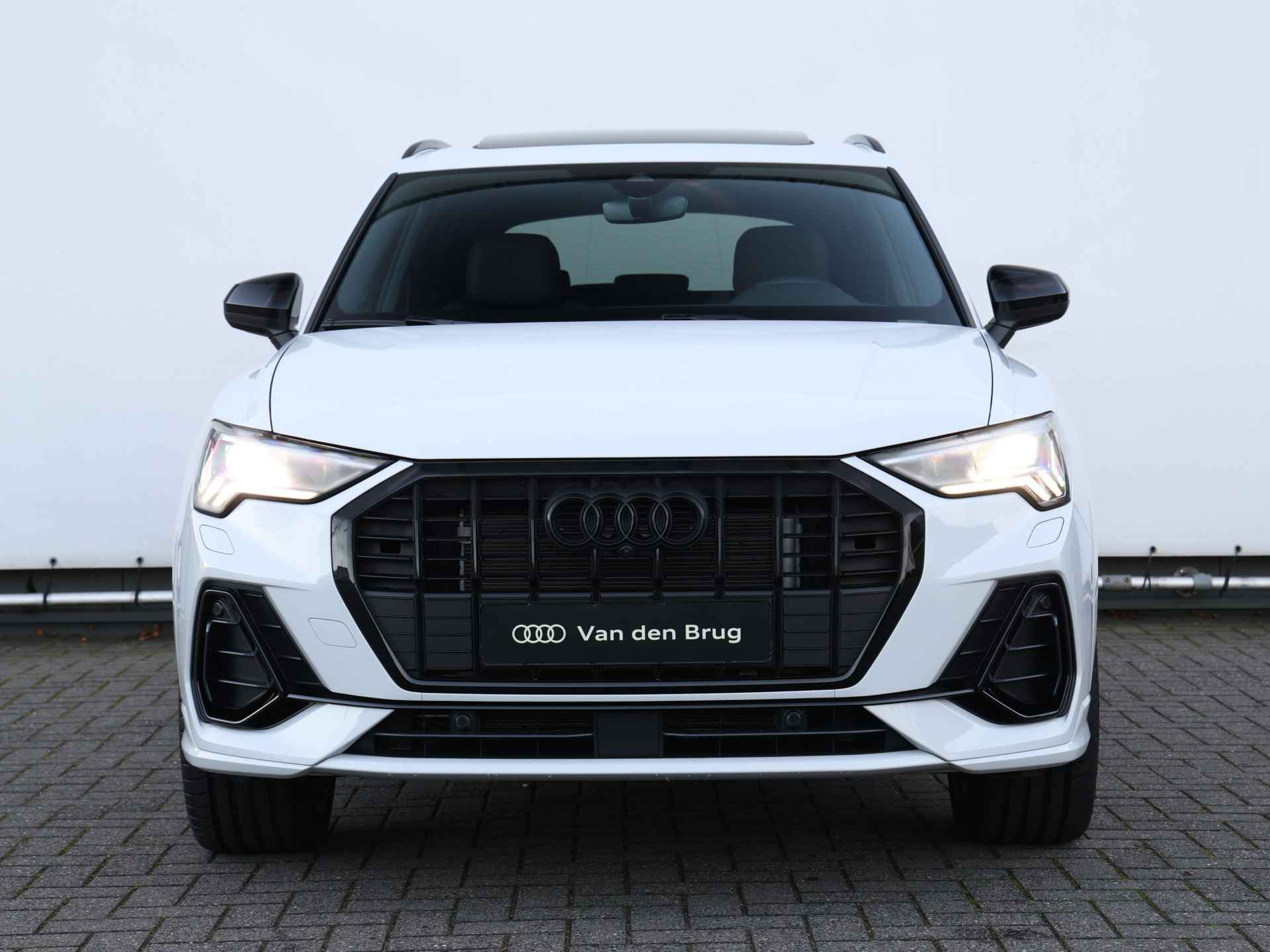 Audi Q3 45 TFSI e S edition 245pk | Pano | SONOS | 360° camera | Elek. stoelen | Rood stiksel | 20" Velgen | Keyless | Adaptive Cruise | Dodehoekdetectie | Trekhaak | Stoelverwarming - 17/58