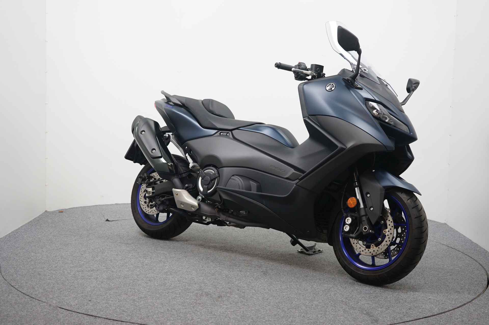 Yamaha T-MAX - 2/15