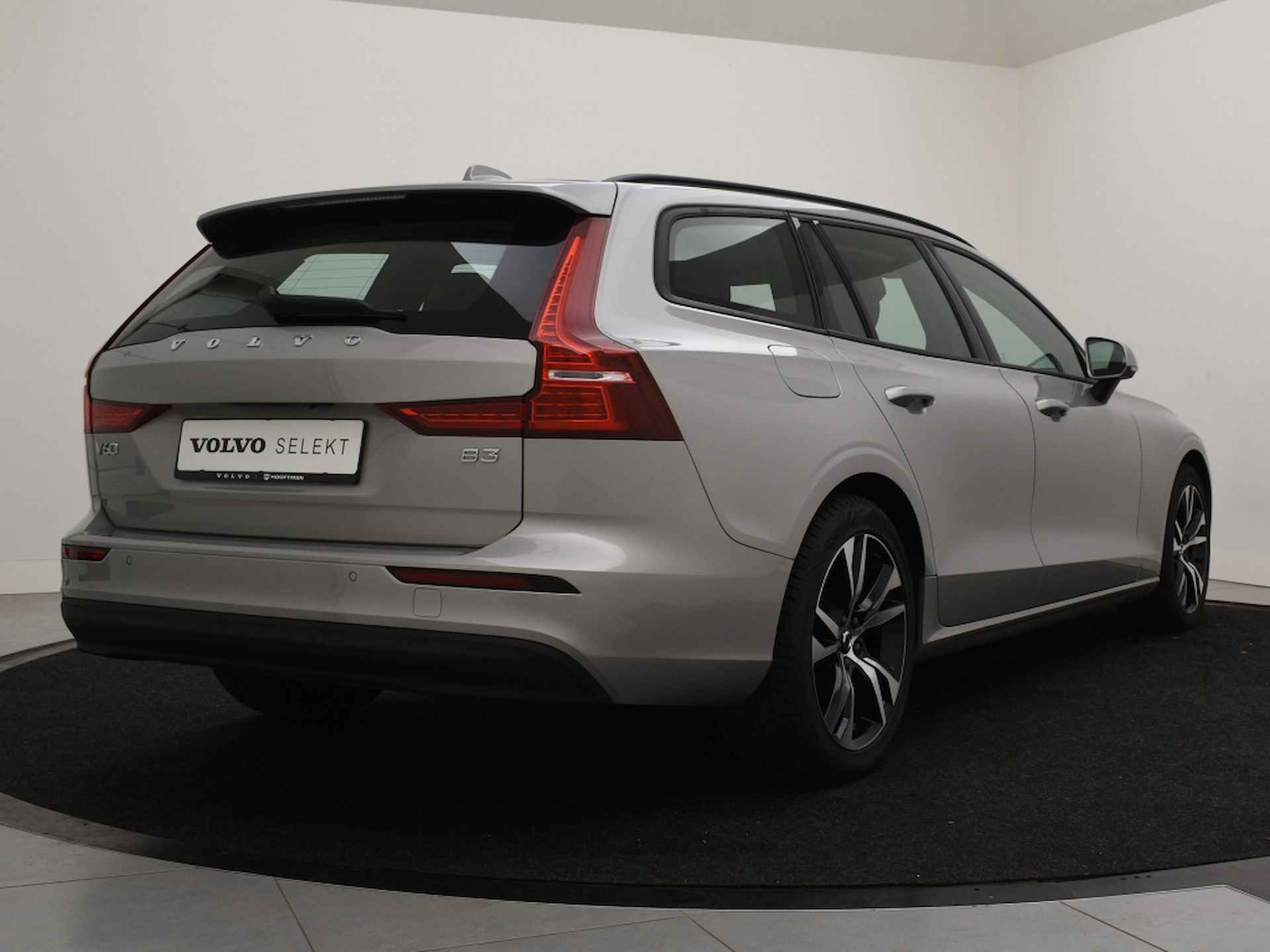 Volvo V60 B3 AUT(7) ESSENTIAL EDITION GOOGLE MAPS NAVI ACC BLIS PARK ASSIS - 4/38