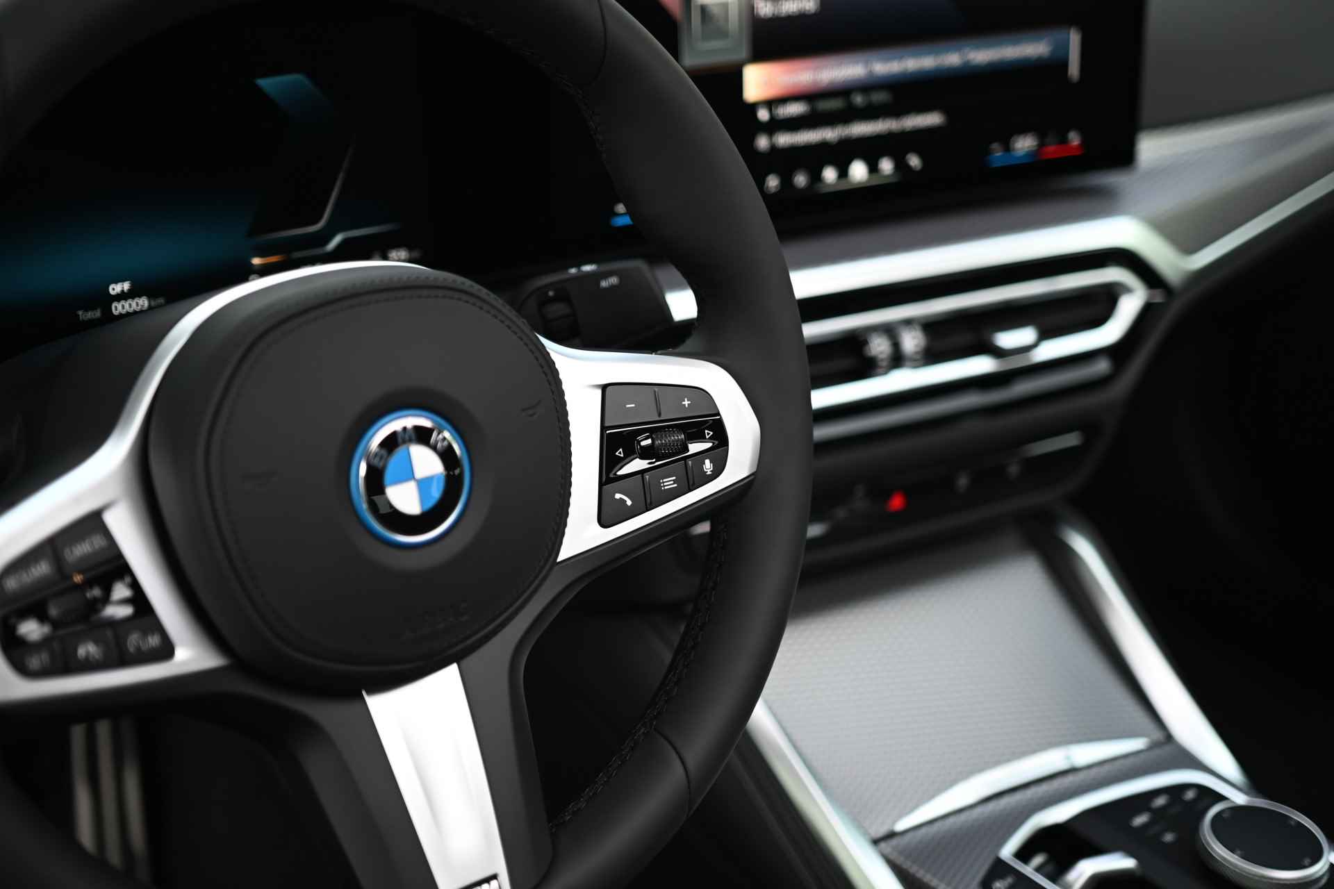 BMW i4 eDrive35 High Executive M Sport 70 kWh / Schuif-kanteldak / Active Cruise Control / Stoelverwarming / Parking Assistant / Live Cockpit Professional - 20/24