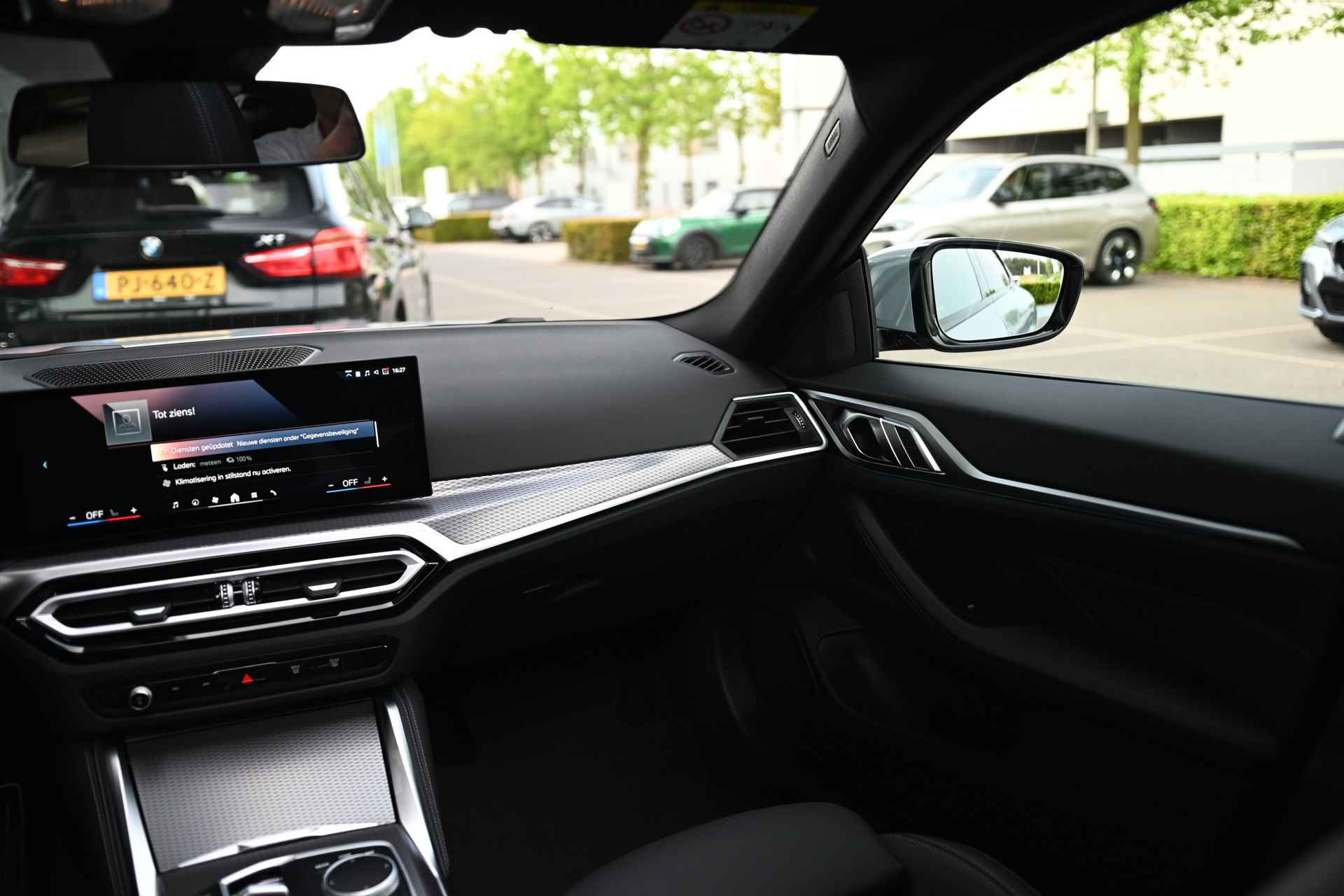 BMW i4 eDrive35 High Executive M Sport 70 kWh / Schuif-kanteldak / Active Cruise Control / Stoelverwarming / Parking Assistant / Live Cockpit Professional - 22/24