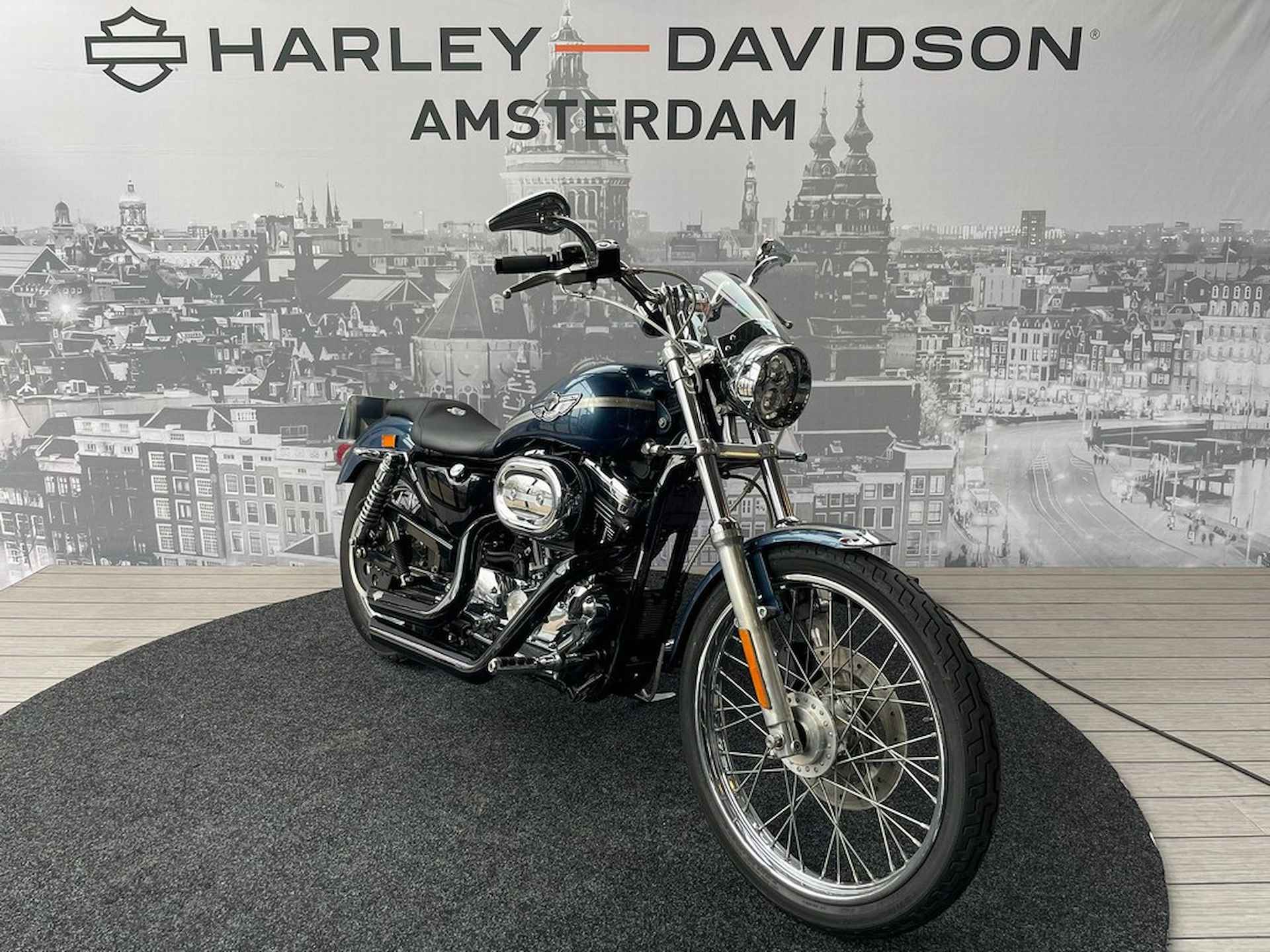Harley-Davidson XL1200 C Custom - 3/8