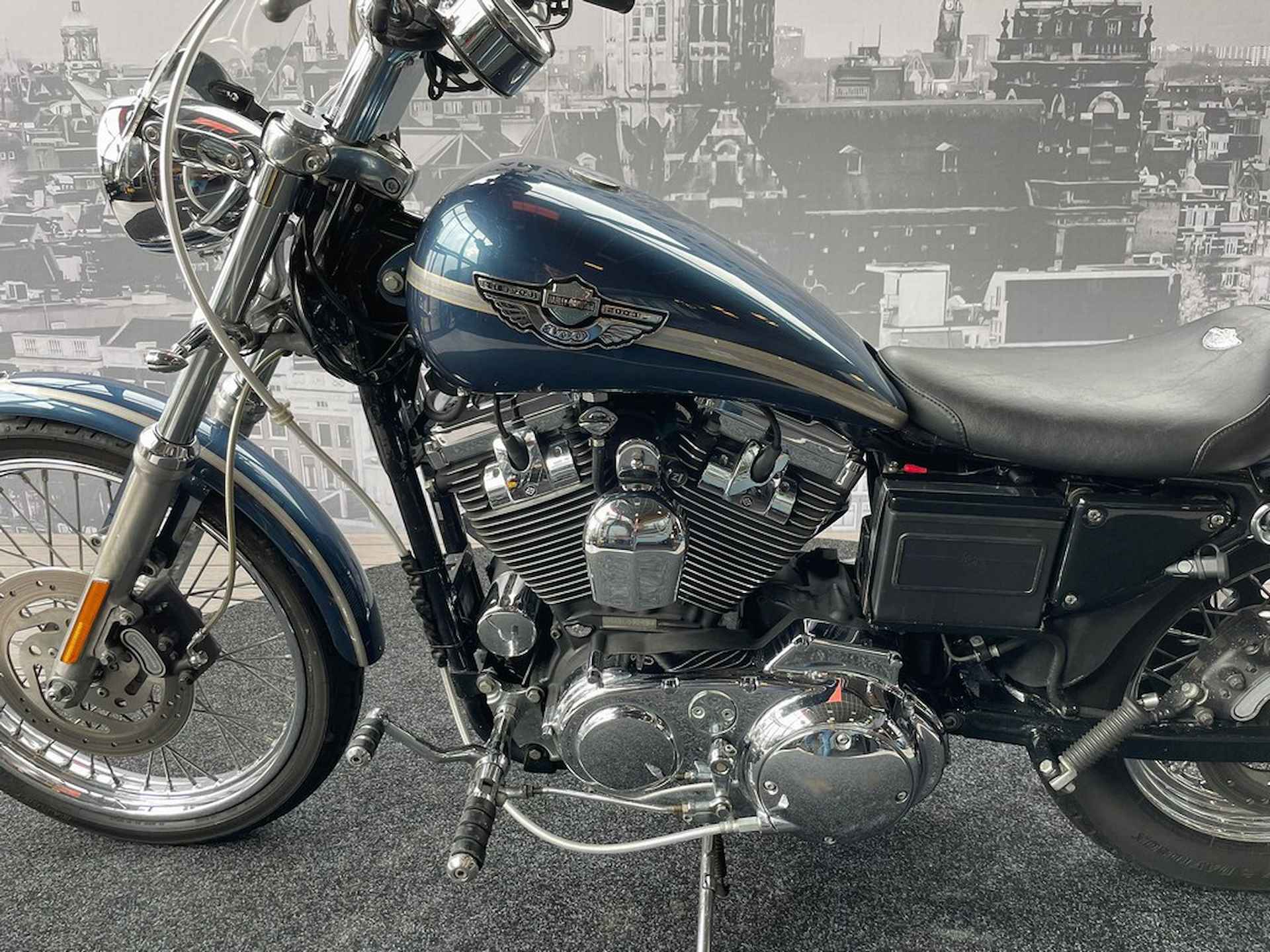 Harley-Davidson XL1200 C Custom - 5/8