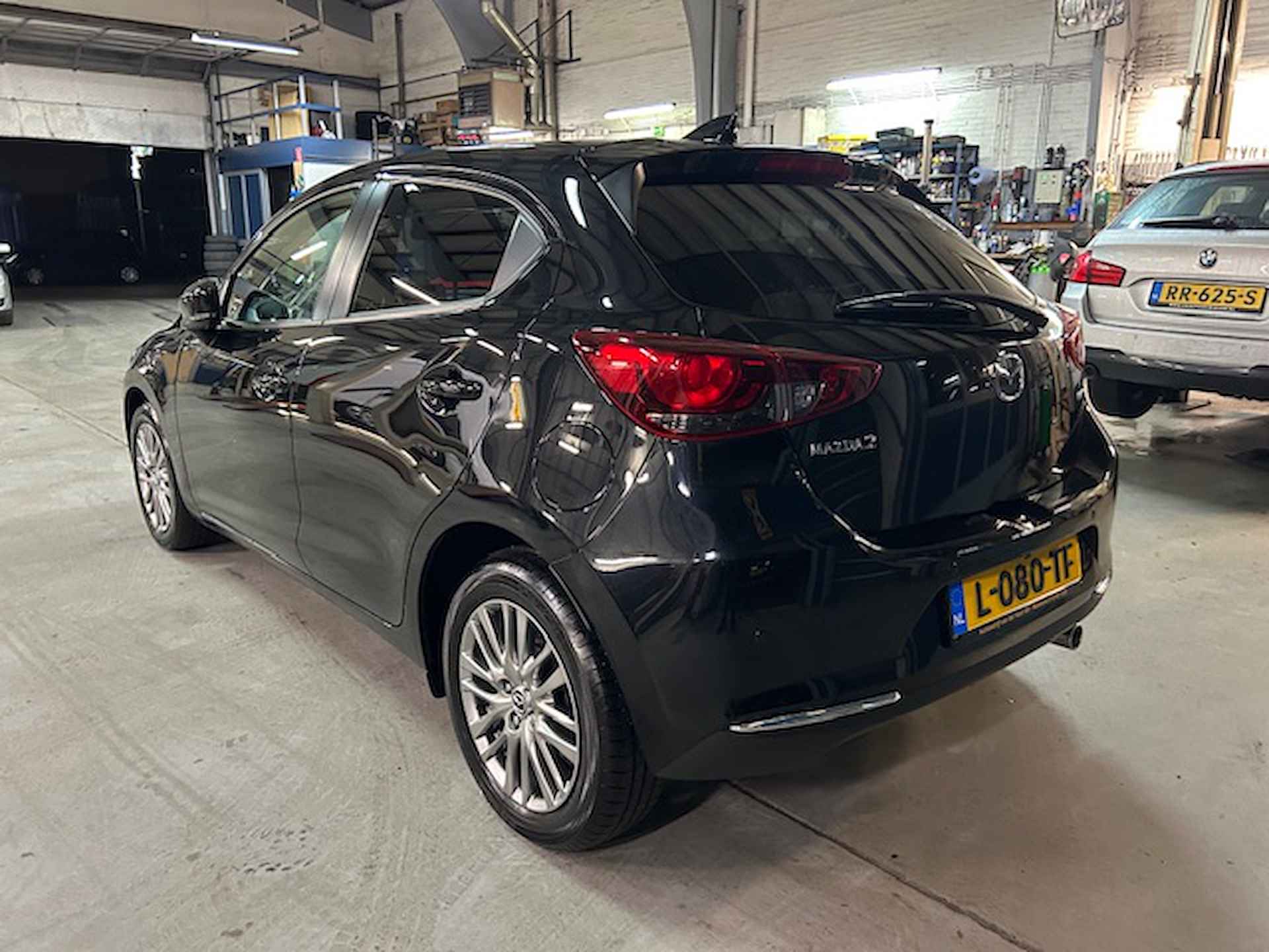 MAZDA 2 1.5 SKYACTIV-G 90PK Luxury | Apple carplay / Android auto | Navigatie | Camera | Cruise control | Parkeersensoren | NAP | Rijklaar prijs! - 6/25