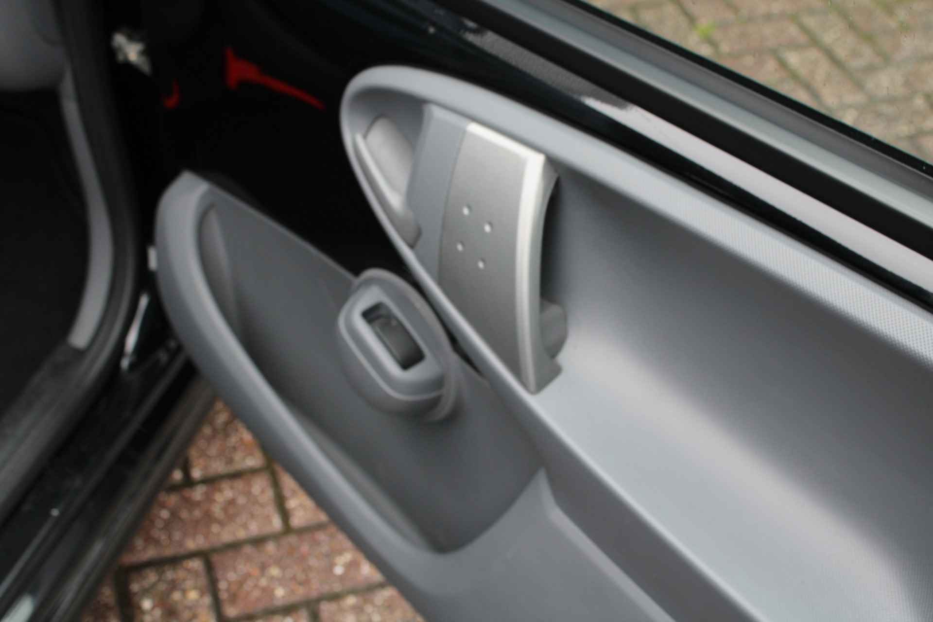 Peugeot 107 5drs 1.0 12V Sublime | Airconditioning | All season | Radio/cd-speler | - 8/27
