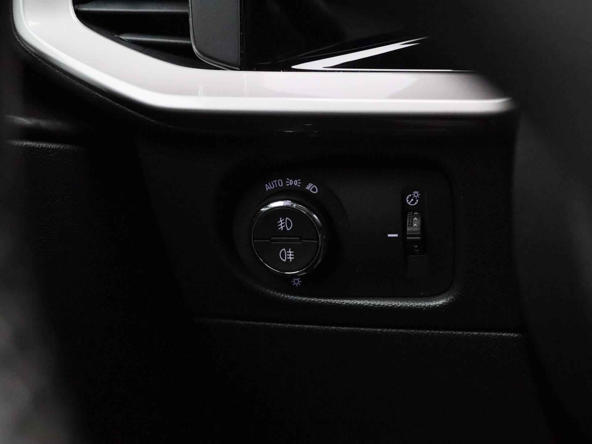 Opel Mokka-e Ultimate 50-kWh | Half-Leder | Navigatie | Camera | Stoelverwarming | - 24/35