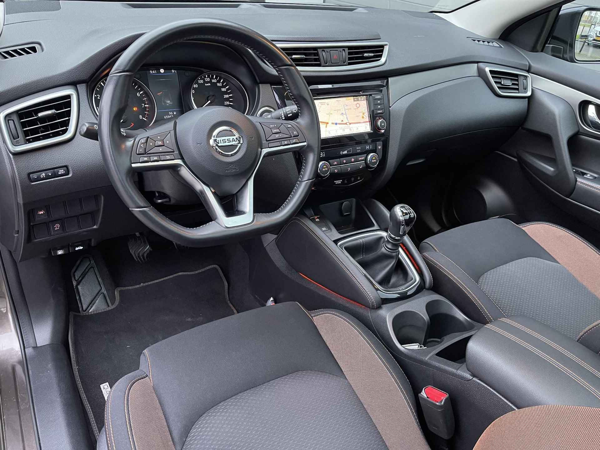 Nissan Qashqai 1.3 DIG-T N-Motion | Trekhaak | Panoramadak | Apple Carplay/Android Auto | LED Koplampen | 19'' Velgen | 360° Camera | Keyless Entry | Rijklaarprijs! - 10/27