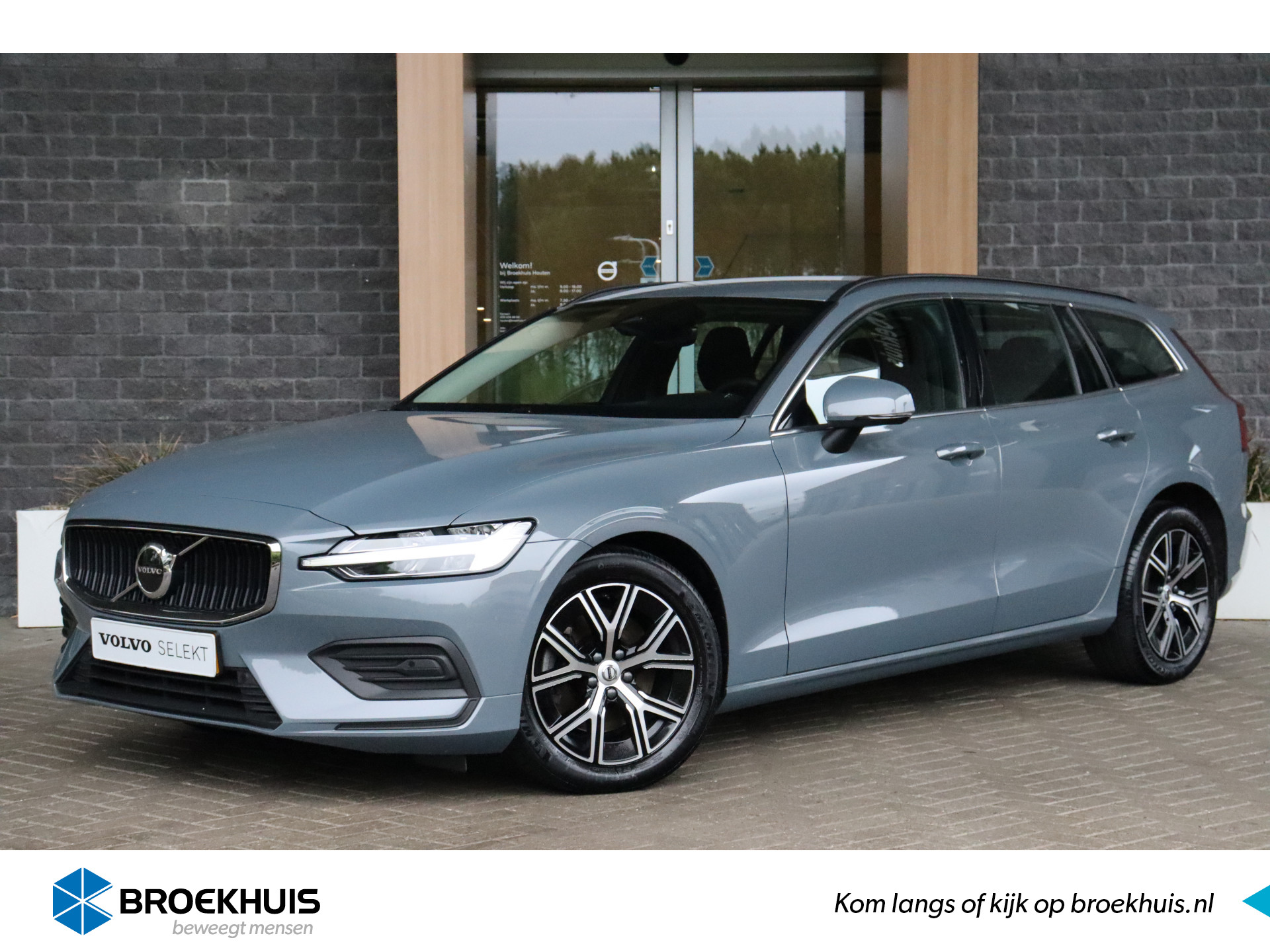 Volvo V60 B4 Core | Adaptieve Cruise Control | Pilot Assist | Stoelverwarming voor+achter | Stuurwielverwarming | Parkeercamera | Parkeers