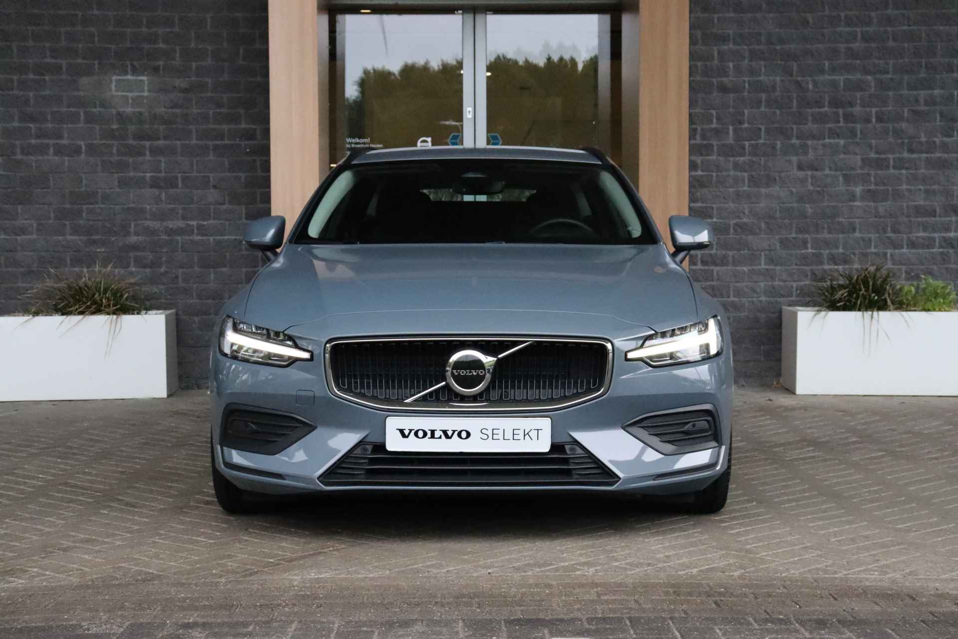 Volvo V60 B4 Core | Adaptieve Cruise Control | Pilot Assist | Stoelverwarming voor+achter | Stuurwielverwarming | Parkeercamera | Parkeers - 3/43