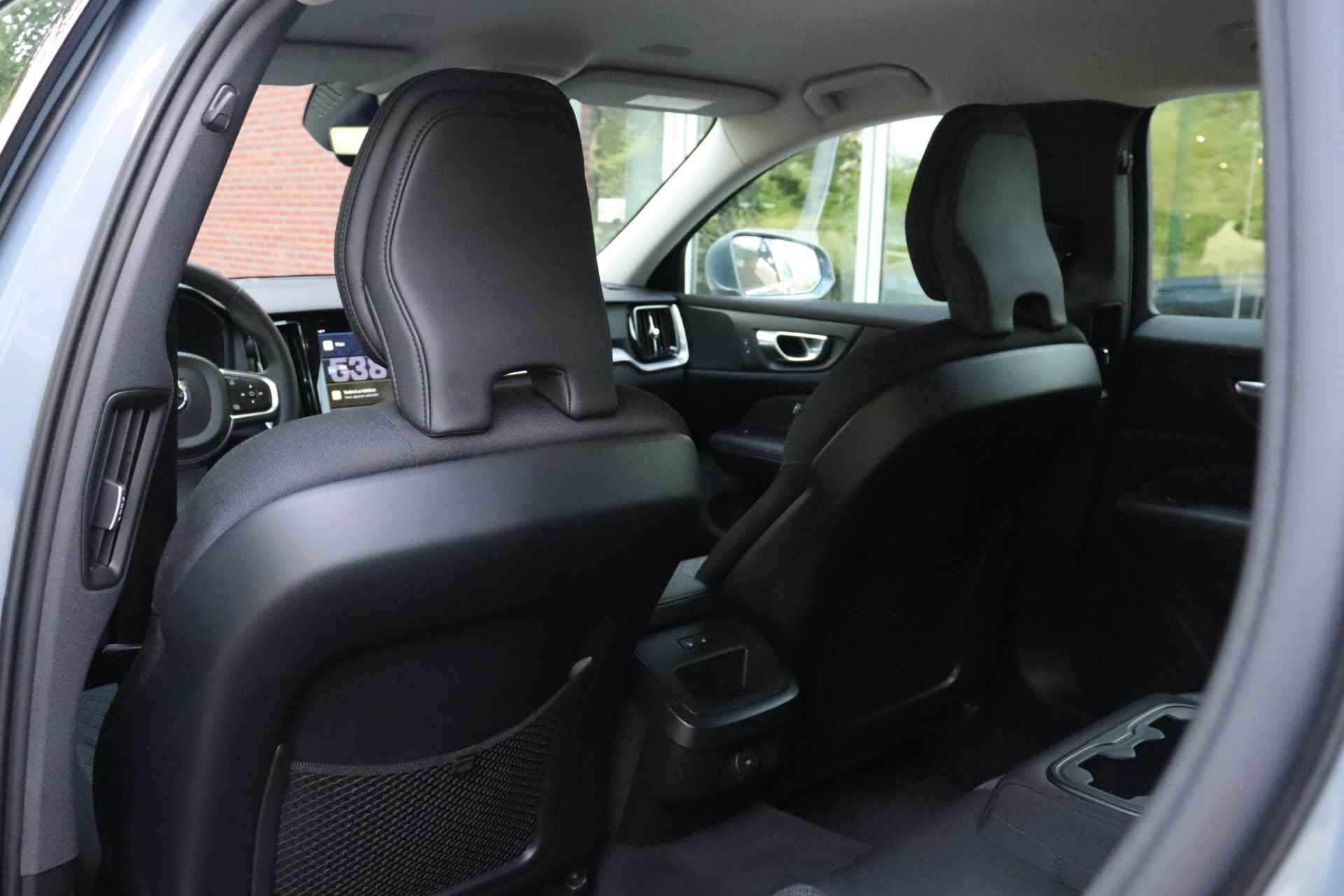 Volvo V60 B4 Core | Adaptieve Cruise Control | Pilot Assist | Stoelverwarming voor+achter | Stuurwielverwarming | Parkeercamera | Parkeers - 13/43