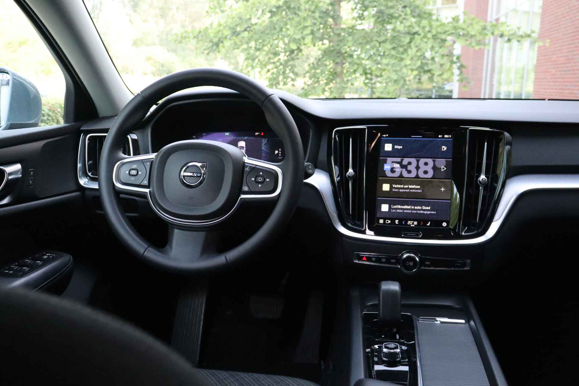 Volvo V60 B4 Core | Adaptieve Cruise Control | Pilot Assist | Stoelverwarming voor+achter | Stuurwielverwarming | Parkeercamera | Parkeers - 16/43