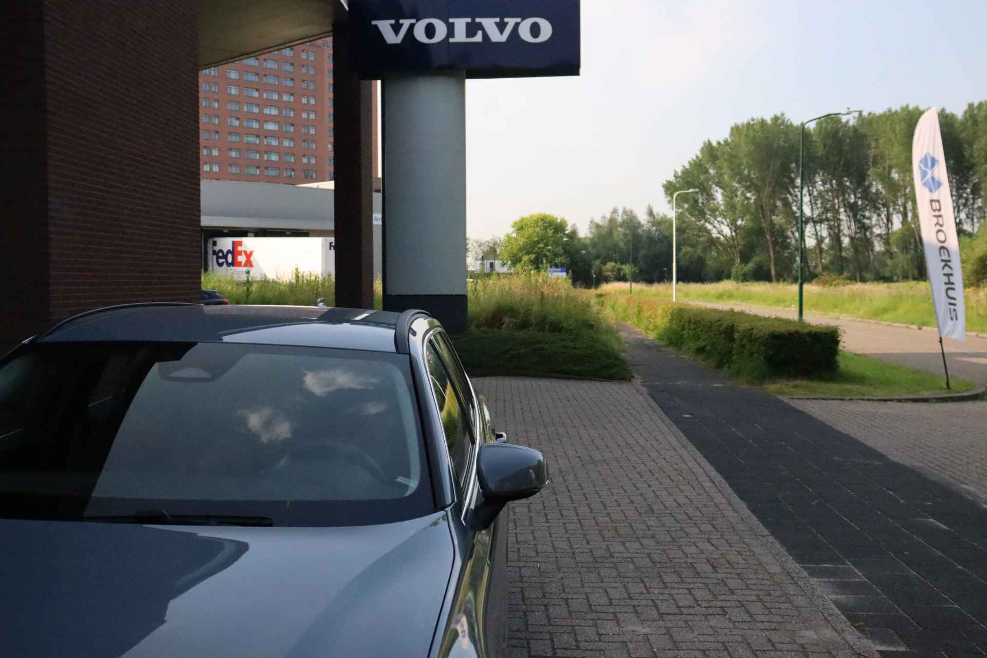 Volvo V60 B4 Core | Adaptieve Cruise Control | Pilot Assist | Stoelverwarming voor+achter | Stuurwielverwarming | Parkeercamera | Parkeers - 40/43