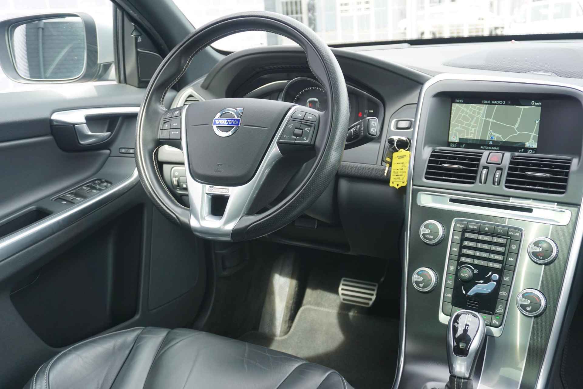 Volvo XC60 2.0 T6 AWD R-Design | Uniek | Pine Grey | Blis | Adaptieve Cruise Controle | Panorama-Schuifdak | VOL - 33/35